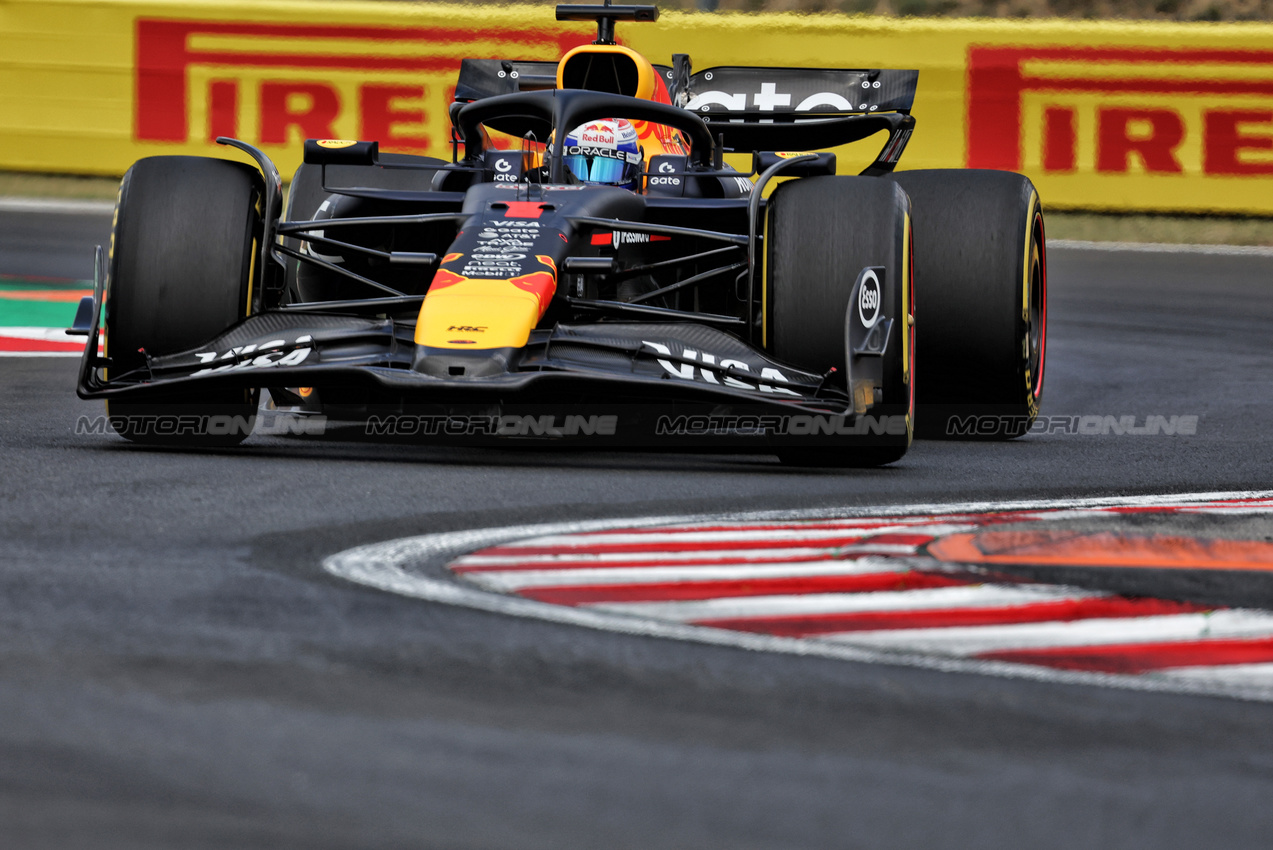GP UNGHERIA, Max Verstappen (NLD) Red Bull Racing RB21.

01.08.2025. Formula 1 World Championship, Rd 14, Hungarian Grand Prix, Budapest, Hungary, Practice Day.

- www.xpbimages.com, EMail: requests@xpbimages.com © Copyright: Bearne / XPB Images