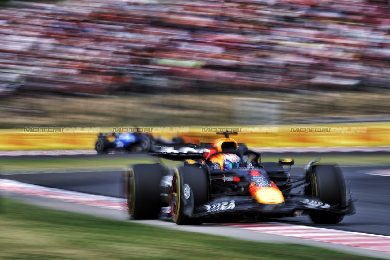 GP UNGHERIA, Max Verstappen (NLD) Red Bull Racing RB21.

01.08.2025. Formula 1 World Championship, Rd 14, Hungarian Grand Prix, Budapest, Hungary, Practice Day.

- www.xpbimages.com, EMail: requests@xpbimages.com © Copyright: Bearne / XPB Images