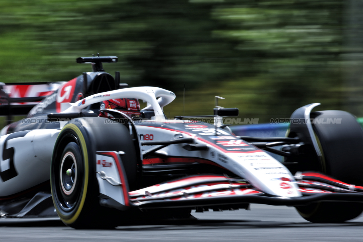 GP UNGHERIA, Esteban Ocon (FRA) Haas VF-25.

01.08.2025. Formula 1 World Championship, Rd 14, Hungarian Grand Prix, Budapest, Hungary, Practice Day.

- www.xpbimages.com, EMail: requests@xpbimages.com © Copyright: Bearne / XPB Images