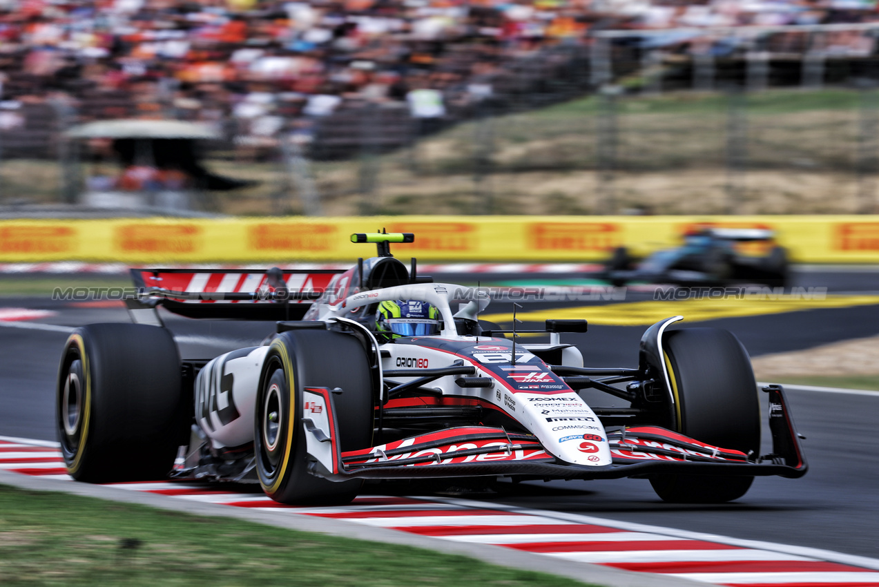 GP UNGHERIA, Oliver Bearman (GBR) Haas VF-25.

01.08.2025. Formula 1 World Championship, Rd 14, Hungarian Grand Prix, Budapest, Hungary, Practice Day.

- www.xpbimages.com, EMail: requests@xpbimages.com © Copyright: Bearne / XPB Images