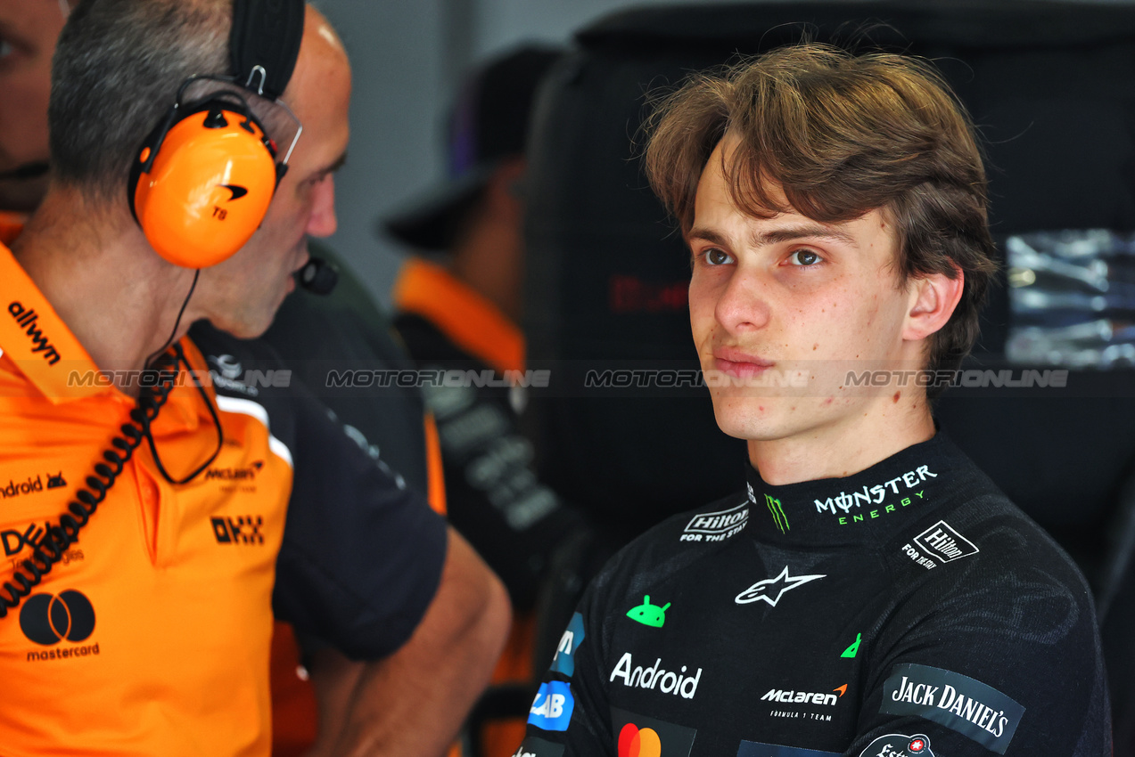 GP UNGHERIA, Oscar Piastri (AUS) McLaren.

01.08.2025. Formula 1 World Championship, Rd 14, Hungarian Grand Prix, Budapest, Hungary, Practice Day.

- www.xpbimages.com, EMail: requests@xpbimages.com © Copyright: Batchelor / XPB Images