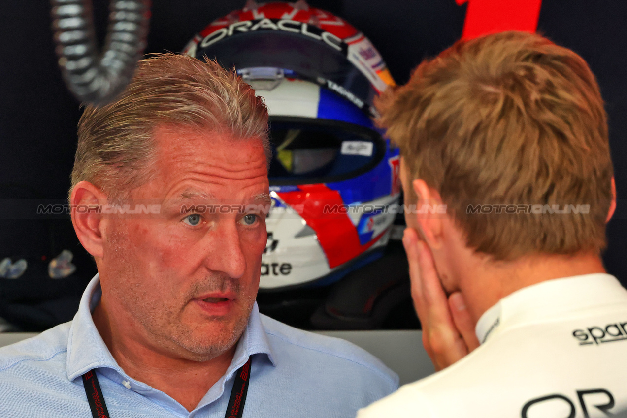 GP UNGHERIA, (L to R): Jos Verstappen (NLD) with his son Max Verstappen (NLD) Red Bull Racing.

01.08.2025. Formula 1 World Championship, Rd 14, Hungarian Grand Prix, Budapest, Hungary, Practice Day.

- www.xpbimages.com, EMail: requests@xpbimages.com © Copyright: Batchelor / XPB Images