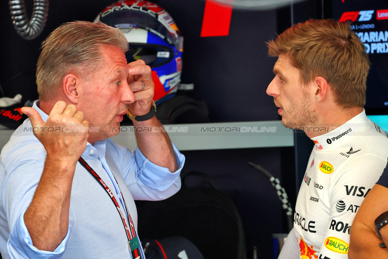 GP UNGHERIA, (L to R): Jos Verstappen (NLD) with his son Max Verstappen (NLD) Red Bull Racing.

01.08.2025. Formula 1 World Championship, Rd 14, Hungarian Grand Prix, Budapest, Hungary, Practice Day.

- www.xpbimages.com, EMail: requests@xpbimages.com © Copyright: Batchelor / XPB Images