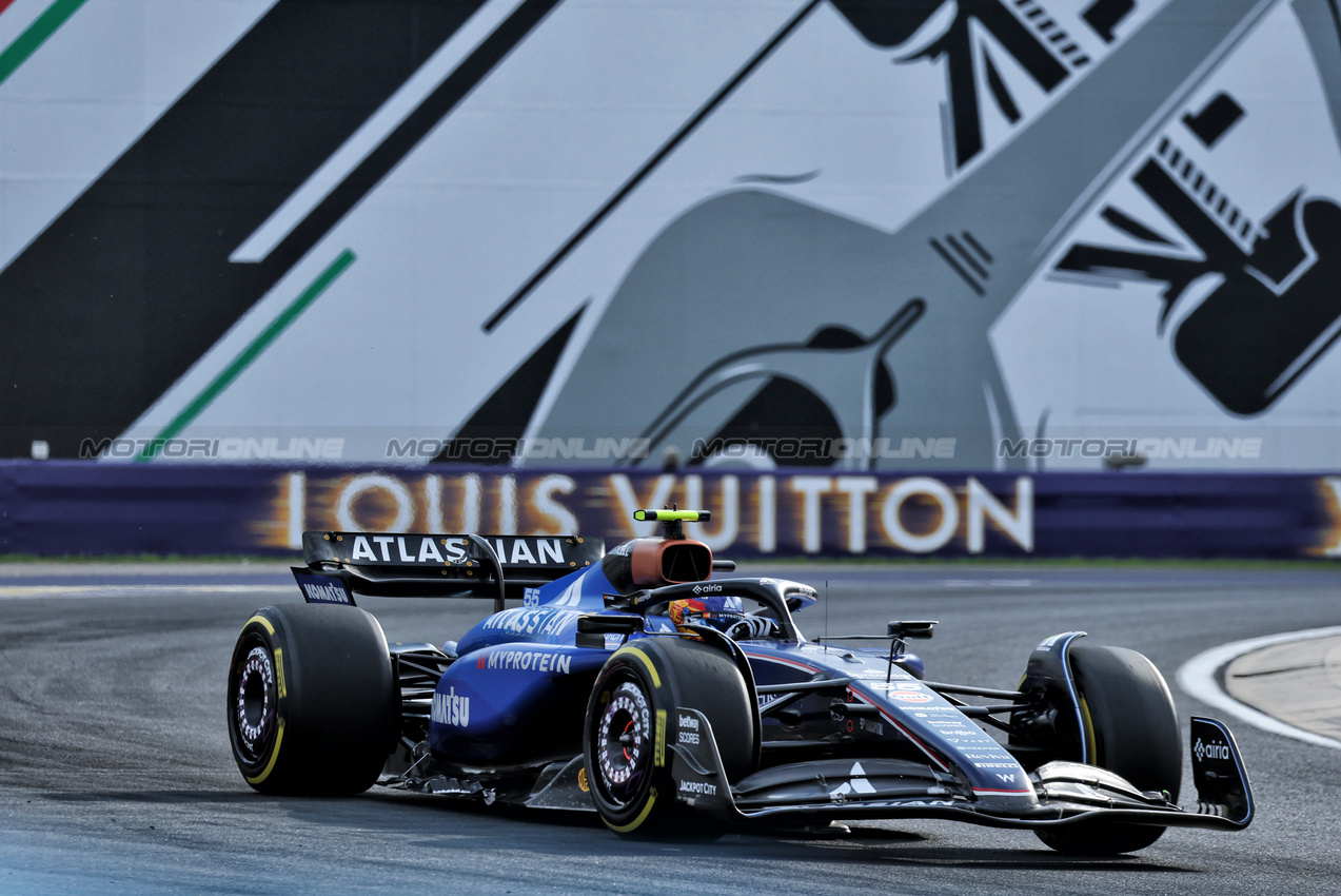 GP UNGHERIA, Carlos Sainz (ESP) Atlassian Williams Racing FW47.

01.08.2025. Formula 1 World Championship, Rd 14, Hungarian Grand Prix, Budapest, Hungary, Practice Day.

- www.xpbimages.com, EMail: requests@xpbimages.com © Copyright: Moy / XPB Images