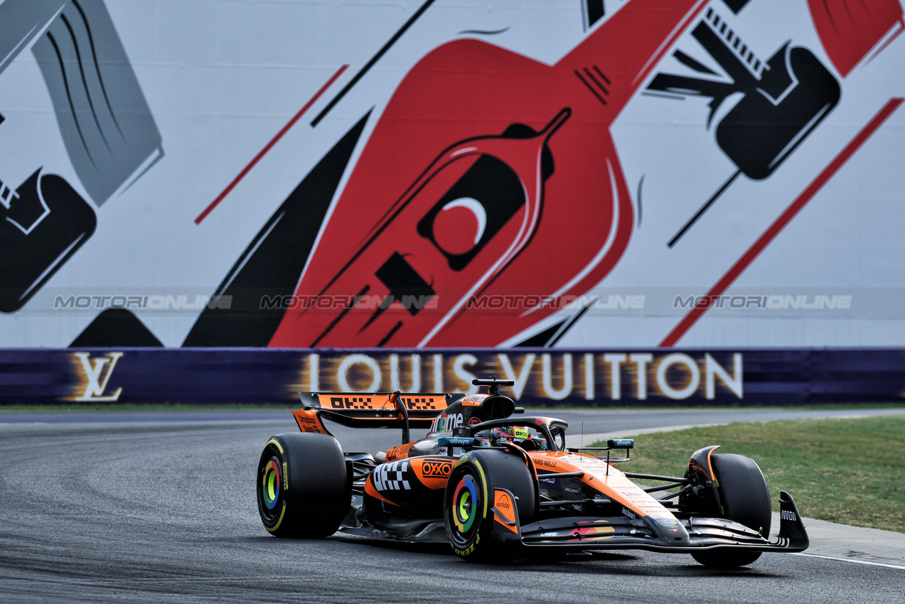 GP UNGHERIA, Oscar Piastri (AUS) McLaren MCL39.

01.08.2025. Formula 1 World Championship, Rd 14, Hungarian Grand Prix, Budapest, Hungary, Practice Day.

- www.xpbimages.com, EMail: requests@xpbimages.com © Copyright: Moy / XPB Images