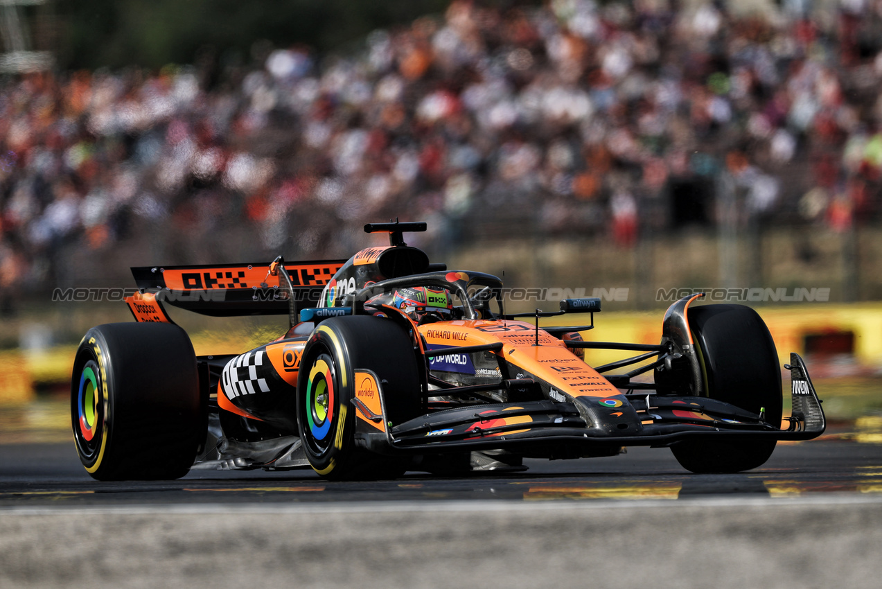 GP UNGHERIA, Oscar Piastri (AUS) McLaren MCL39.

01.08.2025. Formula 1 World Championship, Rd 14, Hungarian Grand Prix, Budapest, Hungary, Practice Day.

- www.xpbimages.com, EMail: requests@xpbimages.com © Copyright: Charniaux / XPB Images