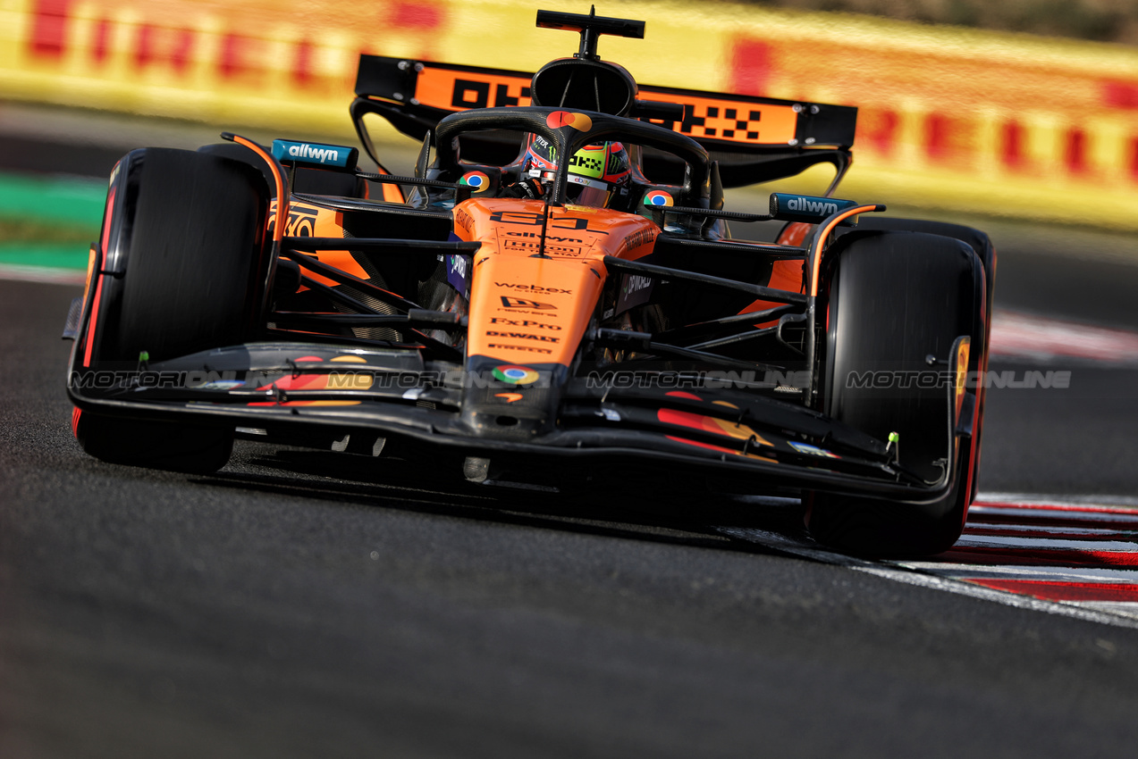 GP UNGHERIA, Oscar Piastri (AUS) McLaren MCL39.

01.08.2025. Formula 1 World Championship, Rd 14, Hungarian Grand Prix, Budapest, Hungary, Practice Day.

- www.xpbimages.com, EMail: requests@xpbimages.com © Copyright: Charniaux / XPB Images