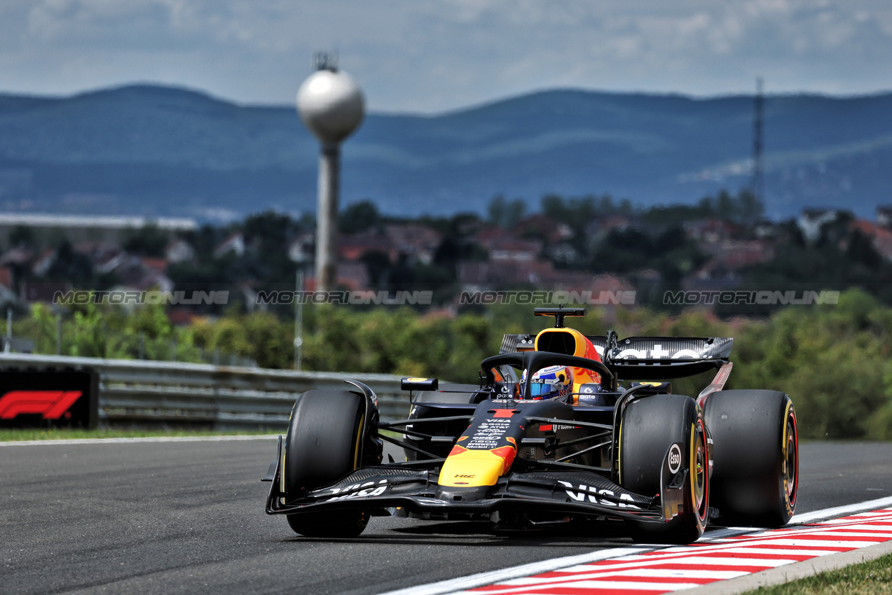 GP UNGHERIA, Max Verstappen (NLD) Red Bull Racing RB21.

01.08.2025. Formula 1 World Championship, Rd 14, Hungarian Grand Prix, Budapest, Hungary, Practice Day.

- www.xpbimages.com, EMail: requests@xpbimages.com © Copyright: Moy / XPB Images