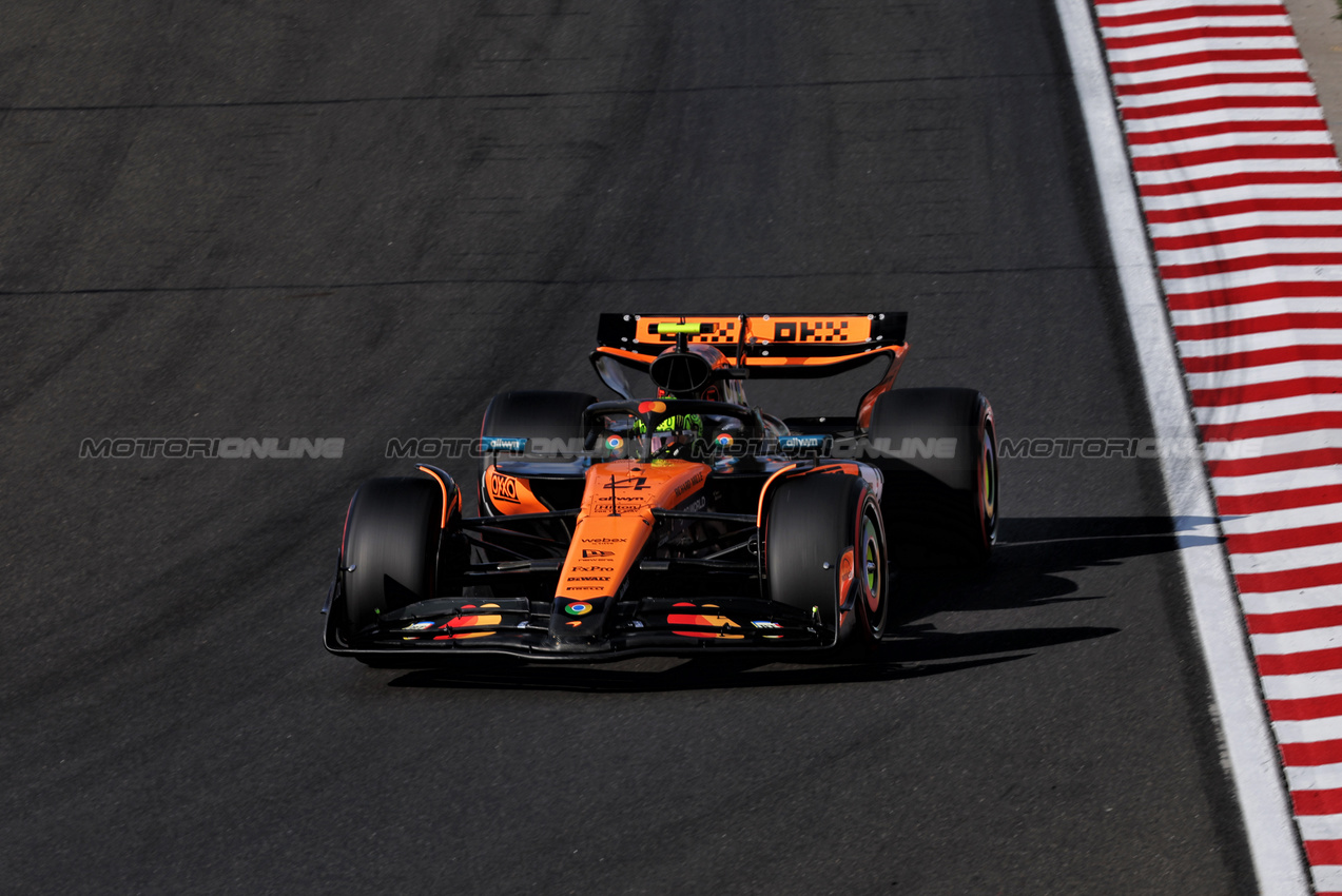 GP UNGHERIA, Lando Norris (GBR) McLaren MCL39.

01.08.2025. Formula 1 World Championship, Rd 14, Hungarian Grand Prix, Budapest, Hungary, Practice Day.

- www.xpbimages.com, EMail: requests@xpbimages.com © Copyright: Bearne / XPB Images