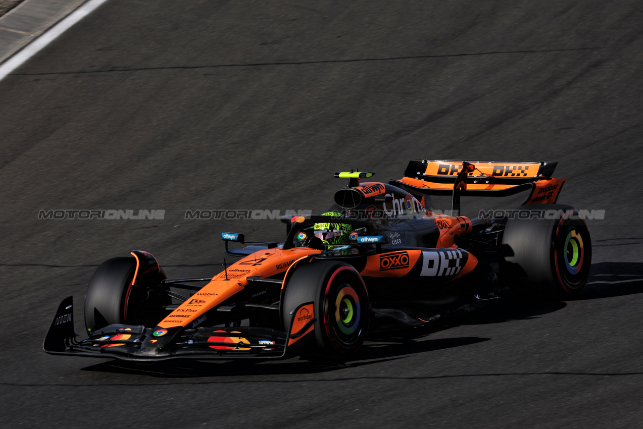 GP UNGHERIA, Lando Norris (GBR) McLaren MCL39.

01.08.2025. Formula 1 World Championship, Rd 14, Hungarian Grand Prix, Budapest, Hungary, Practice Day.

- www.xpbimages.com, EMail: requests@xpbimages.com © Copyright: Bearne / XPB Images