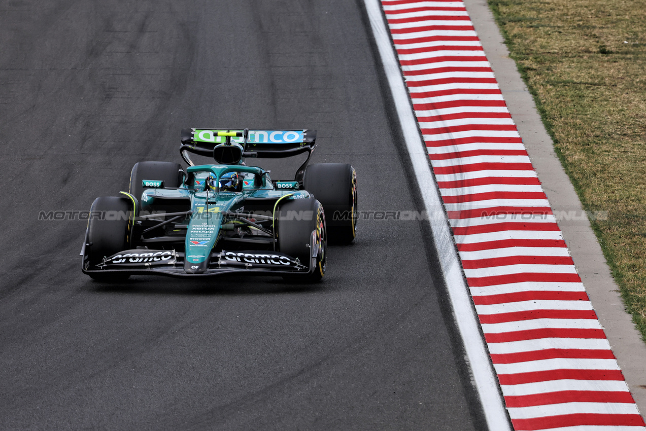 GP UNGHERIA, Fernando Alonso (ESP) Aston Martin F1 Team AMR25.

01.08.2025. Formula 1 World Championship, Rd 14, Hungarian Grand Prix, Budapest, Hungary, Practice Day.

- www.xpbimages.com, EMail: requests@xpbimages.com © Copyright: Bearne / XPB Images