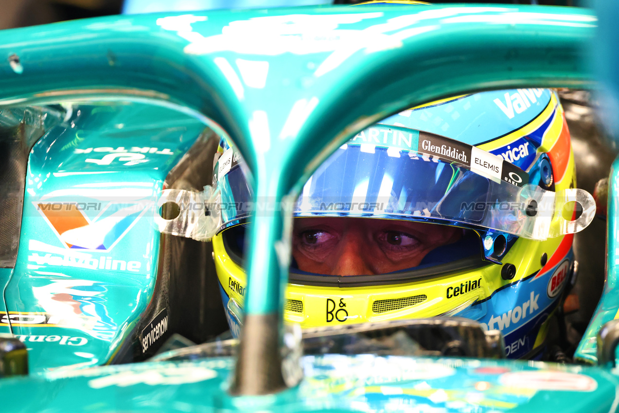 GP UNGHERIA, Fernando Alonso (ESP) Aston Martin F1 Team AMR25.

01.08.2025. Formula 1 World Championship, Rd 14, Hungarian Grand Prix, Budapest, Hungary, Practice Day.

- www.xpbimages.com, EMail: requests@xpbimages.com © Copyright: Batchelor / XPB Images