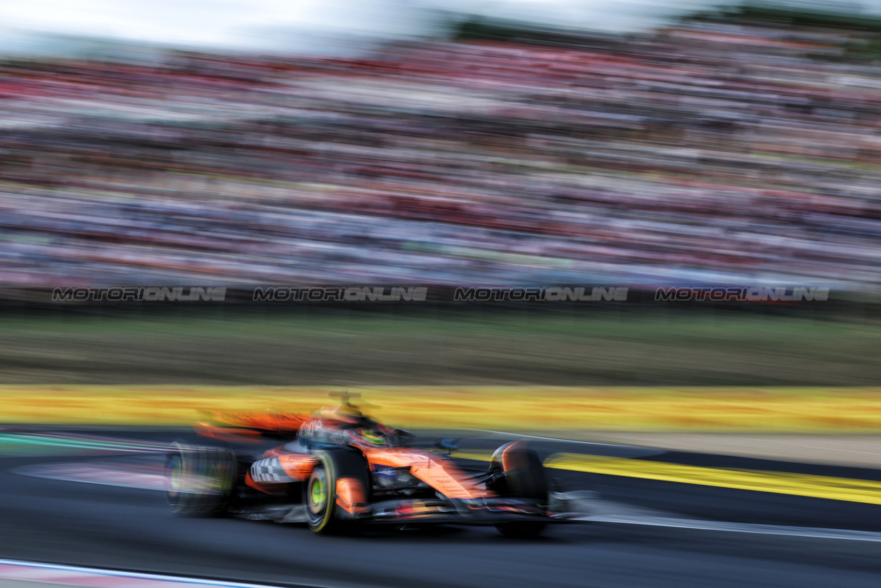GP UNGHERIA, Oscar Piastri (AUS) McLaren MCL39.

01.08.2025. Formula 1 World Championship, Rd 14, Hungarian Grand Prix, Budapest, Hungary, Practice Day.

- www.xpbimages.com, EMail: requests@xpbimages.com © Copyright: Moy / XPB Images