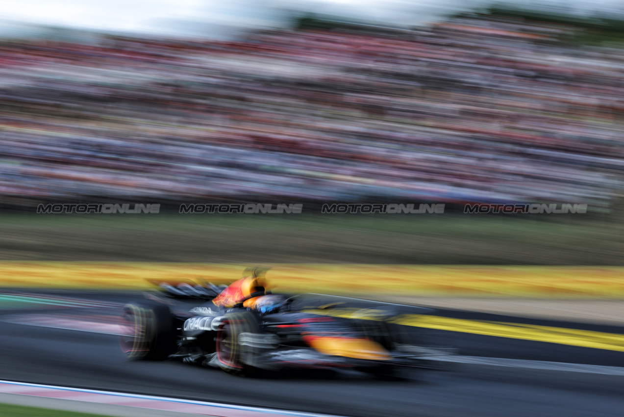 GP UNGHERIA, Max Verstappen (NLD) Red Bull Racing RB21.

01.08.2025. Formula 1 World Championship, Rd 14, Hungarian Grand Prix, Budapest, Hungary, Practice Day.

- www.xpbimages.com, EMail: requests@xpbimages.com © Copyright: Moy / XPB Images