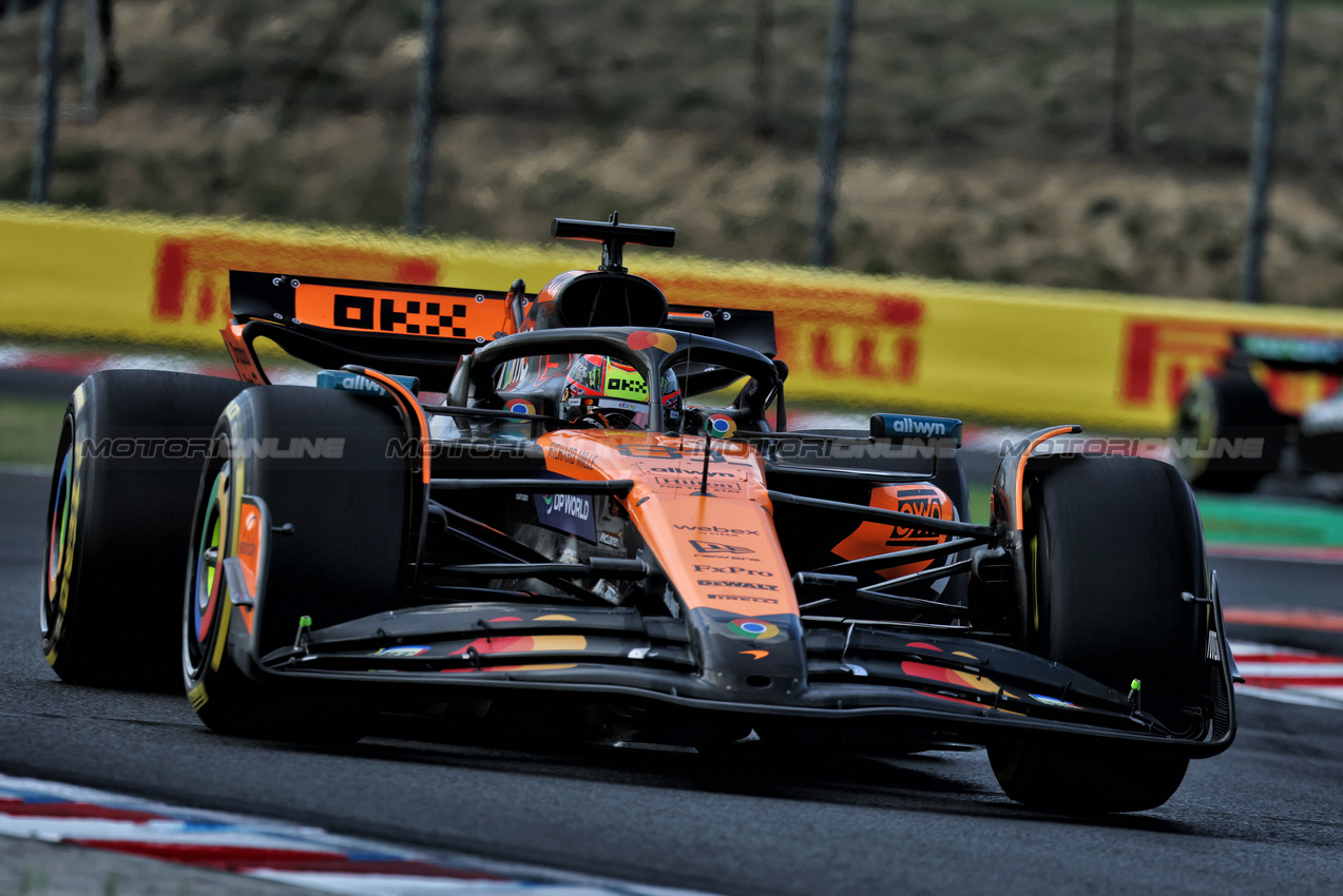 GP UNGHERIA, Oscar Piastri (AUS) McLaren MCL39.

01.08.2025. Formula 1 World Championship, Rd 14, Hungarian Grand Prix, Budapest, Hungary, Practice Day.

- www.xpbimages.com, EMail: requests@xpbimages.com © Copyright: Moy / XPB Images