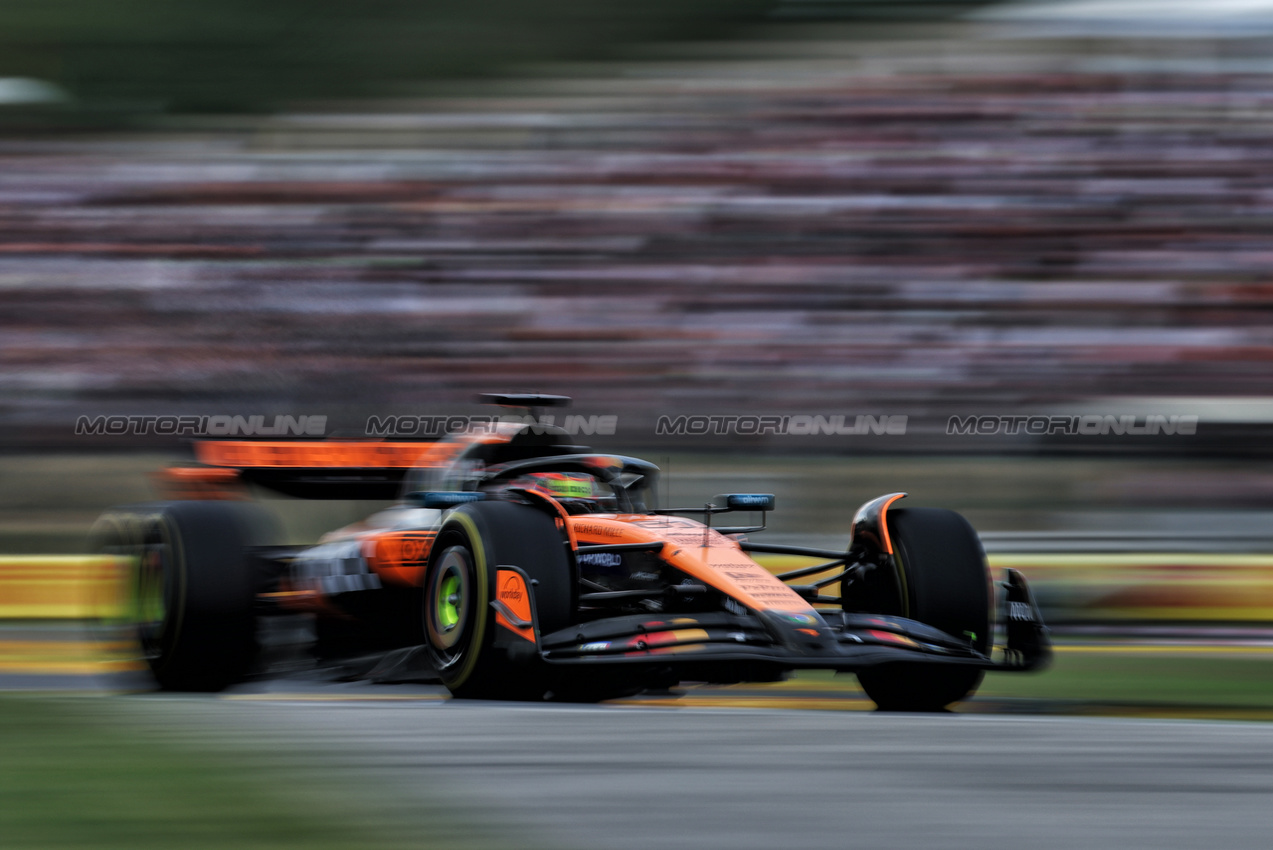 GP UNGHERIA, Oscar Piastri (AUS) McLaren MCL39.

01.08.2025. Formula 1 World Championship, Rd 14, Hungarian Grand Prix, Budapest, Hungary, Practice Day.

- www.xpbimages.com, EMail: requests@xpbimages.com © Copyright: Moy / XPB Images