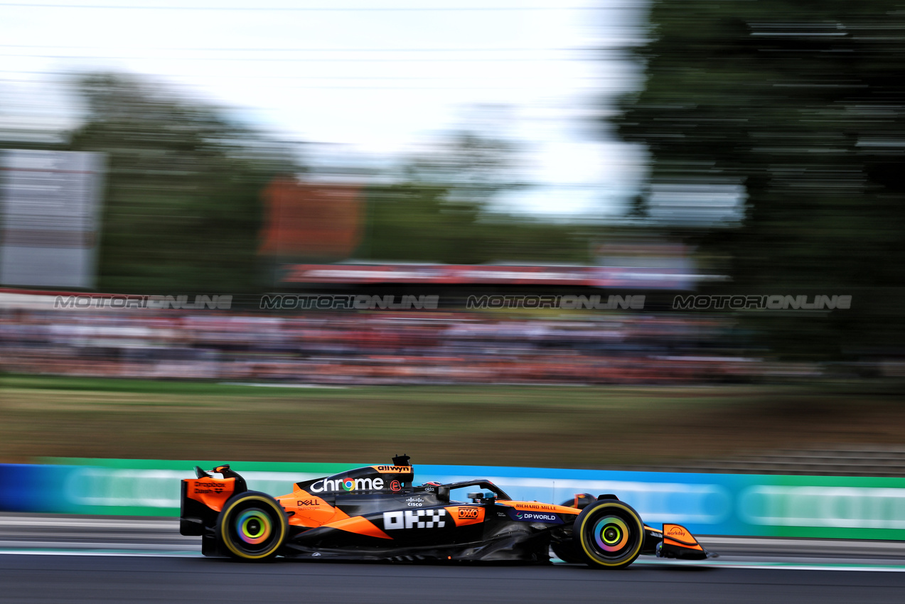 GP UNGHERIA, Oscar Piastri (AUS) McLaren MCL39.

01.08.2025. Formula 1 World Championship, Rd 14, Hungarian Grand Prix, Budapest, Hungary, Practice Day.

- www.xpbimages.com, EMail: requests@xpbimages.com © Copyright: Charniaux / XPB Images