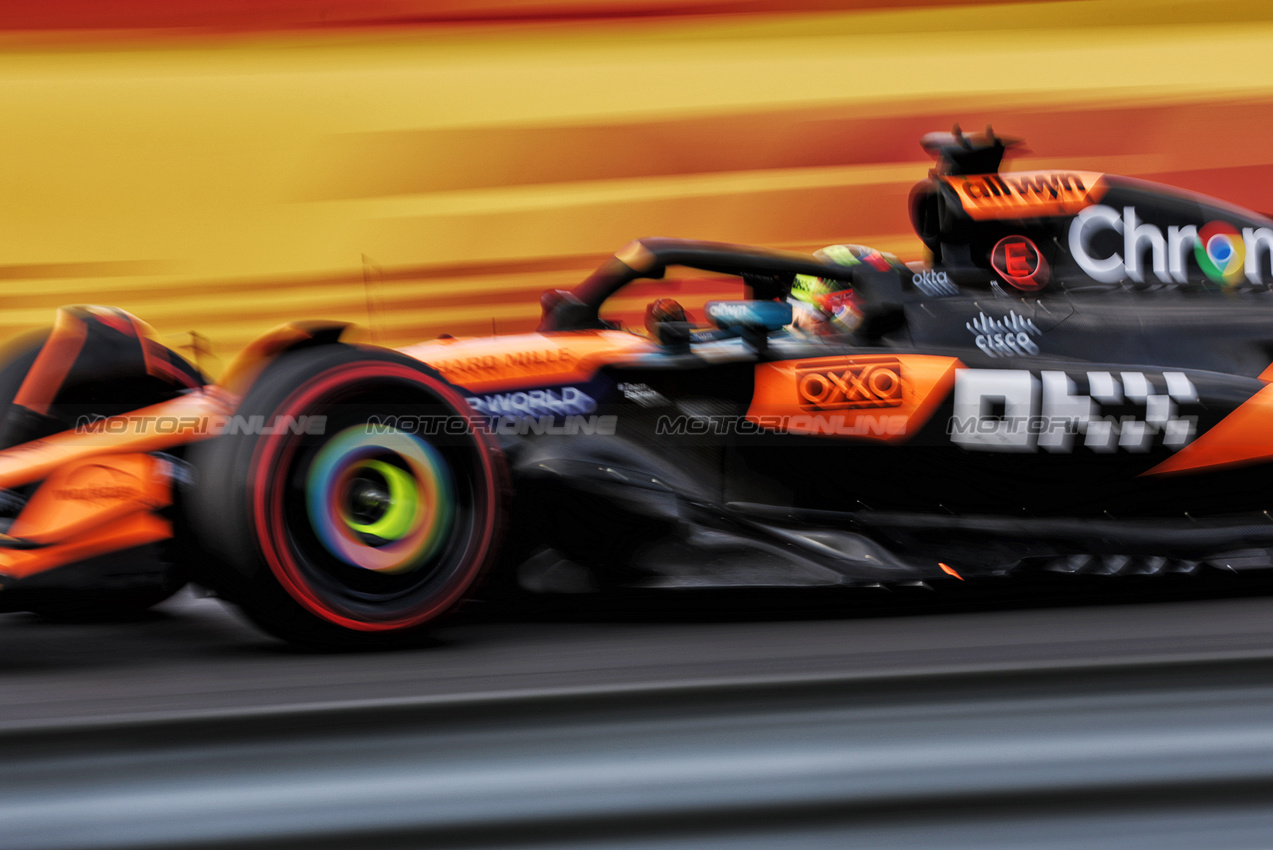 GP UNGHERIA, Oscar Piastri (AUS) McLaren MCL39.

01.08.2025. Formula 1 World Championship, Rd 14, Hungarian Grand Prix, Budapest, Hungary, Practice Day.

- www.xpbimages.com, EMail: requests@xpbimages.com © Copyright: Bearne / XPB Images