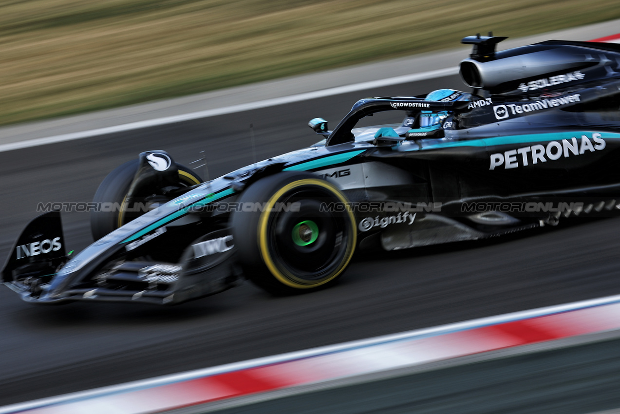 GP UNGHERIA, George Russell (GBR) Mercedes AMG F1 W16.

01.08.2025. Formula 1 World Championship, Rd 14, Hungarian Grand Prix, Budapest, Hungary, Practice Day.

- www.xpbimages.com, EMail: requests@xpbimages.com © Copyright: Bearne / XPB Images