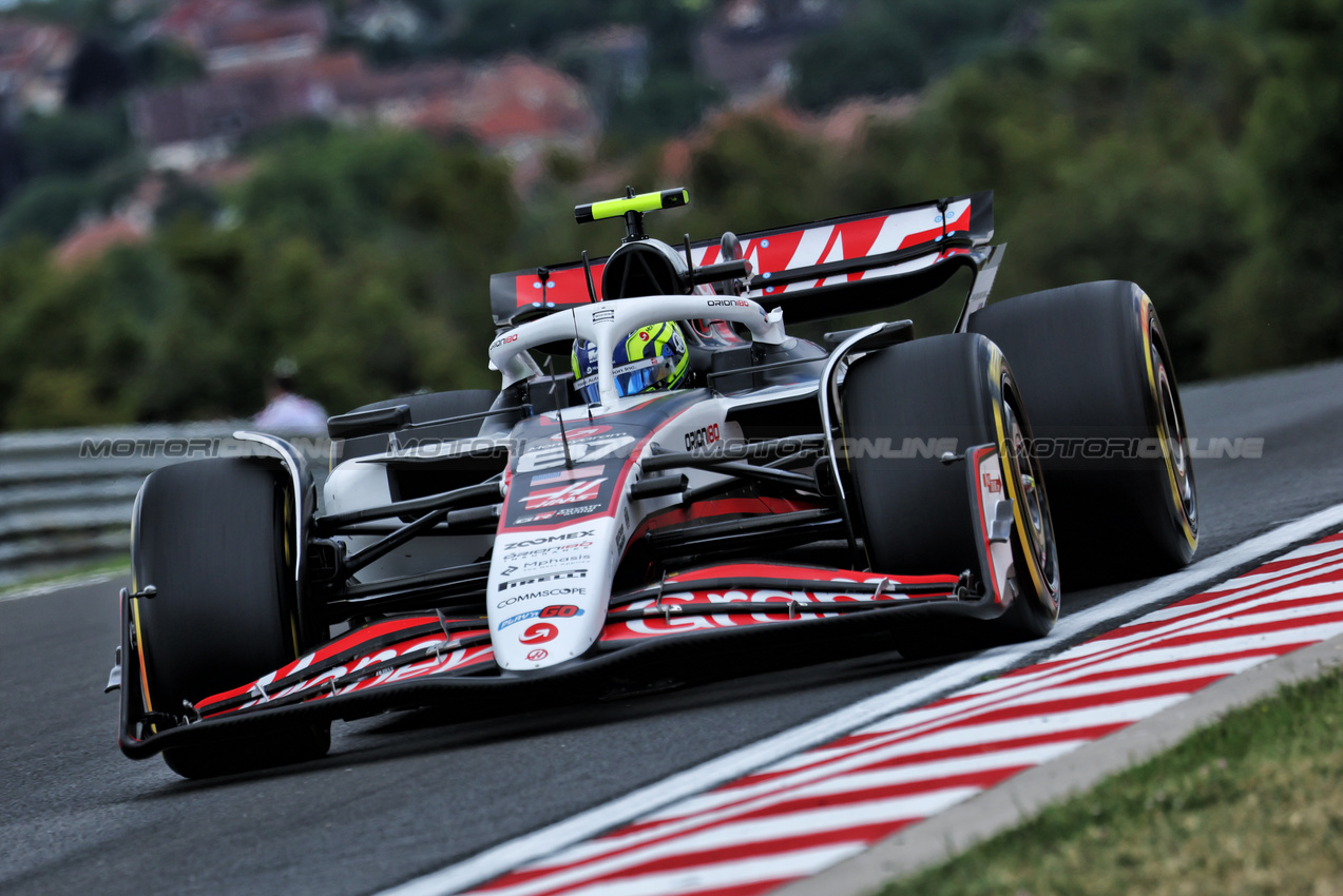 GP UNGHERIA, Oliver Bearman (GBR) Haas VF-25.

01.08.2025. Formula 1 World Championship, Rd 14, Hungarian Grand Prix, Budapest, Hungary, Practice Day.

- www.xpbimages.com, EMail: requests@xpbimages.com © Copyright: Moy / XPB Images