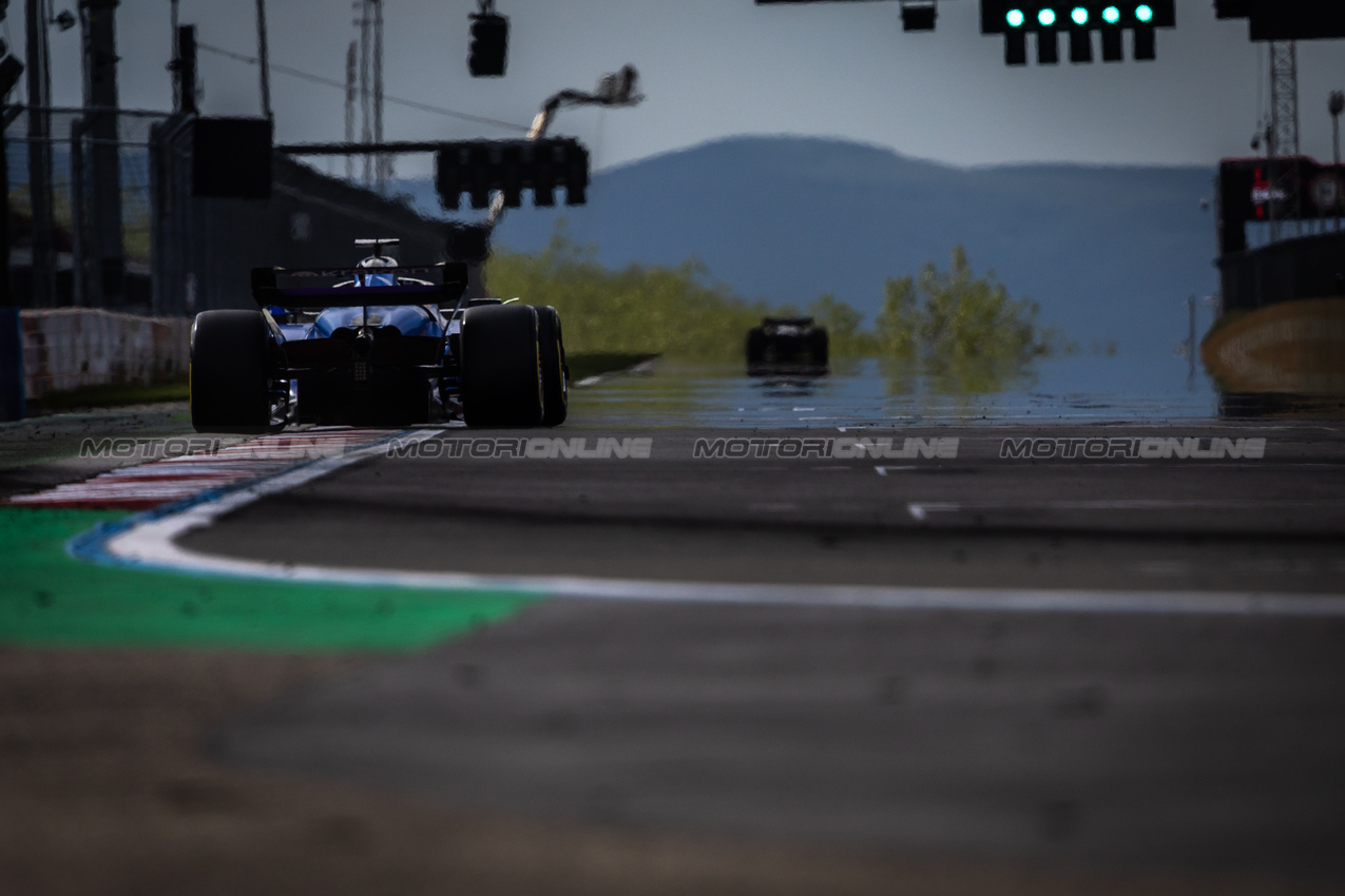 GP UNGHERIA, Alexander Albon (THA) Atlassian Williams Racing FW47.

01.08.2025. Formula 1 World Championship, Rd 14, Hungarian Grand Prix, Budapest, Hungary, Practice Day.

- www.xpbimages.com, EMail: requests@xpbimages.com © Copyright: Bearne / XPB Images