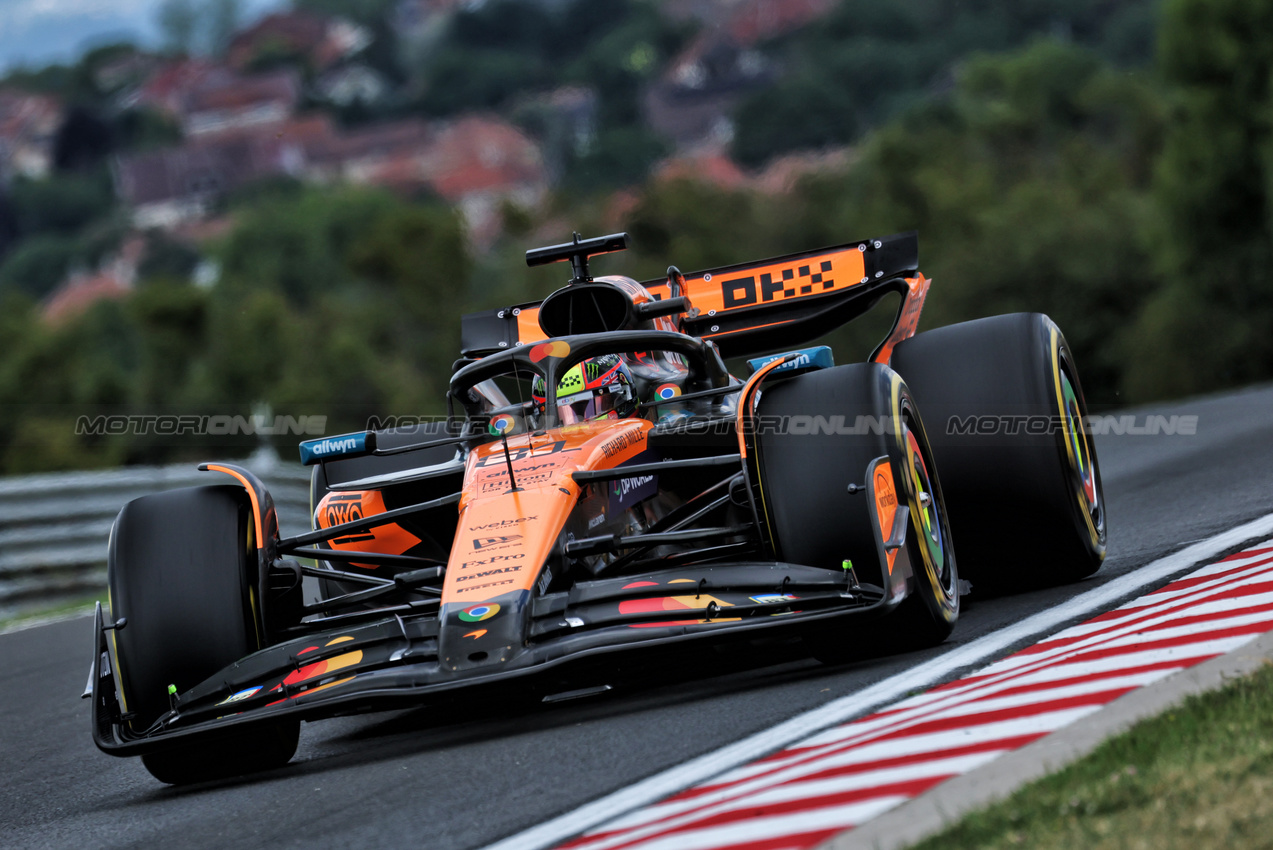 GP UNGHERIA, Oscar Piastri (AUS) McLaren MCL39.

01.08.2025. Formula 1 World Championship, Rd 14, Hungarian Grand Prix, Budapest, Hungary, Practice Day.

- www.xpbimages.com, EMail: requests@xpbimages.com © Copyright: Moy / XPB Images