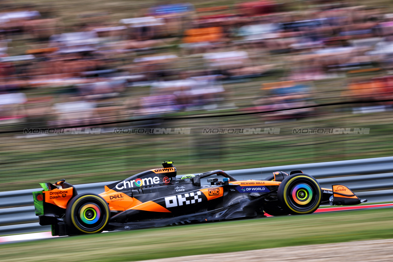 GP UNGHERIA, Lando Norris (GBR) McLaren MCL39.

01.08.2025. Formula 1 World Championship, Rd 14, Hungarian Grand Prix, Budapest, Hungary, Practice Day.

- www.xpbimages.com, EMail: requests@xpbimages.com © Copyright: Charniaux / XPB Images