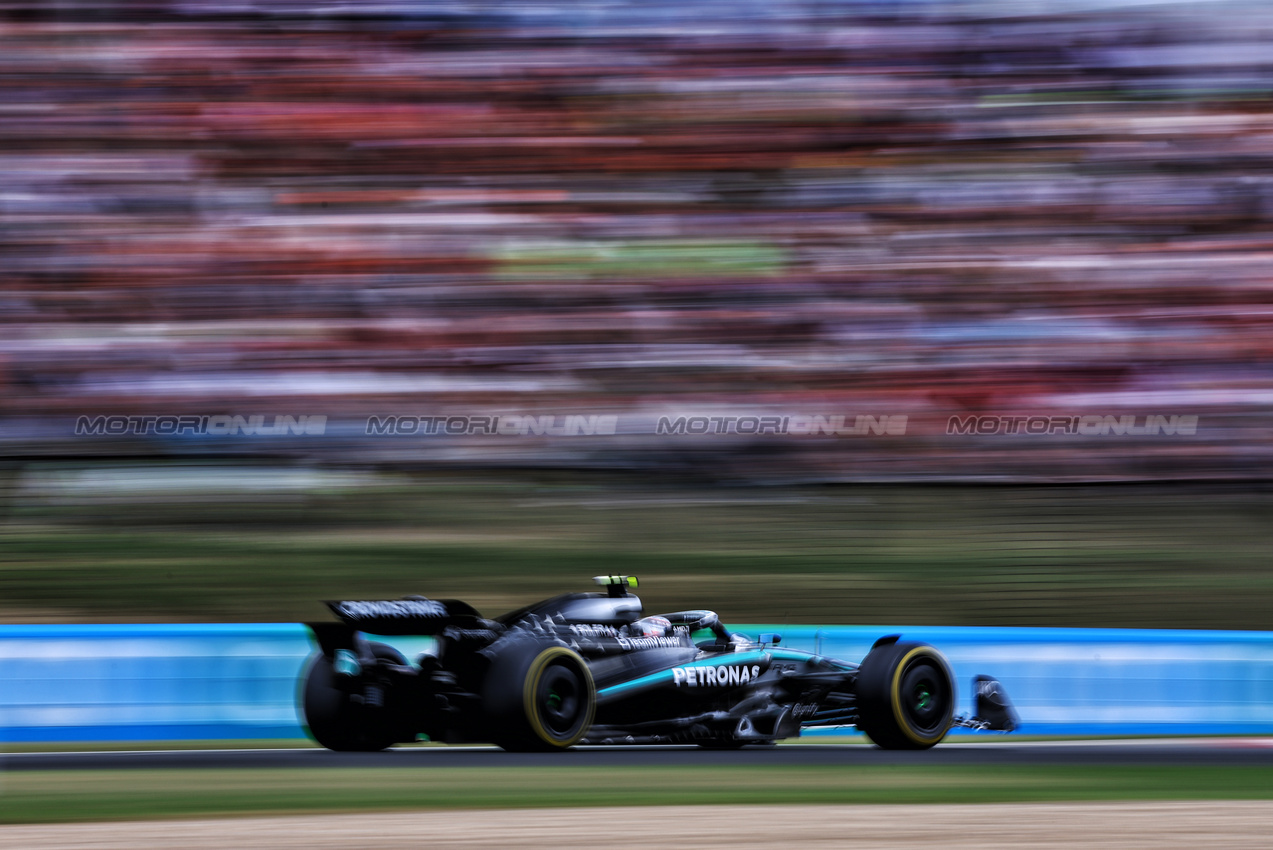 GP UNGHERIA, Andrea Kimi Antonelli (ITA) Mercedes AMG F1 W16.

01.08.2025. Formula 1 World Championship, Rd 14, Hungarian Grand Prix, Budapest, Hungary, Practice Day.

- www.xpbimages.com, EMail: requests@xpbimages.com © Copyright: Charniaux / XPB Images