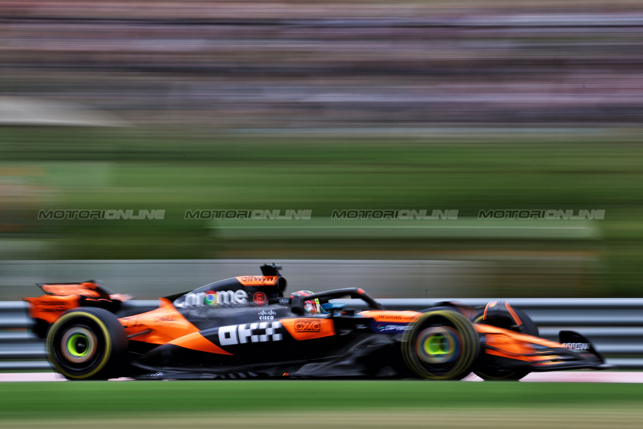 GP UNGHERIA, Oscar Piastri (AUS) McLaren MCL39.

01.08.2025. Formula 1 World Championship, Rd 14, Hungarian Grand Prix, Budapest, Hungary, Practice Day.

- www.xpbimages.com, EMail: requests@xpbimages.com © Copyright: Charniaux / XPB Images