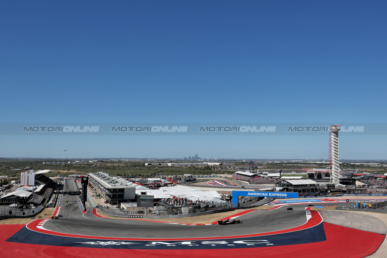 GP USA, Oliver Bearman (GBR) Haas VF-25.
19.10.2025. Formula 1 World Championship, Rd 19, United States Grand Prix, Austin, Texas, USA, Gara Day.
- www.xpbimages.com, EMail: requests@xpbimages.com © Copyright: Moy / XPB Images
