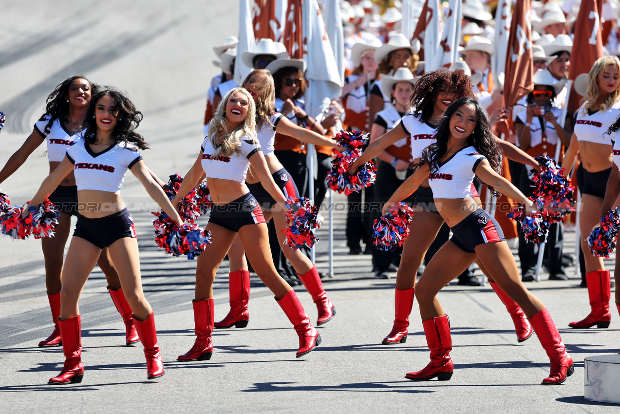 GP USA, Houston Texans Cheerleaders on the grid.
19.10.2025. Formula 1 World Championship, Rd 19, United States Grand Prix, Austin, Texas, USA, Gara Day.
- www.xpbimages.com, EMail: requests@xpbimages.com © Copyright: Moy / XPB Images