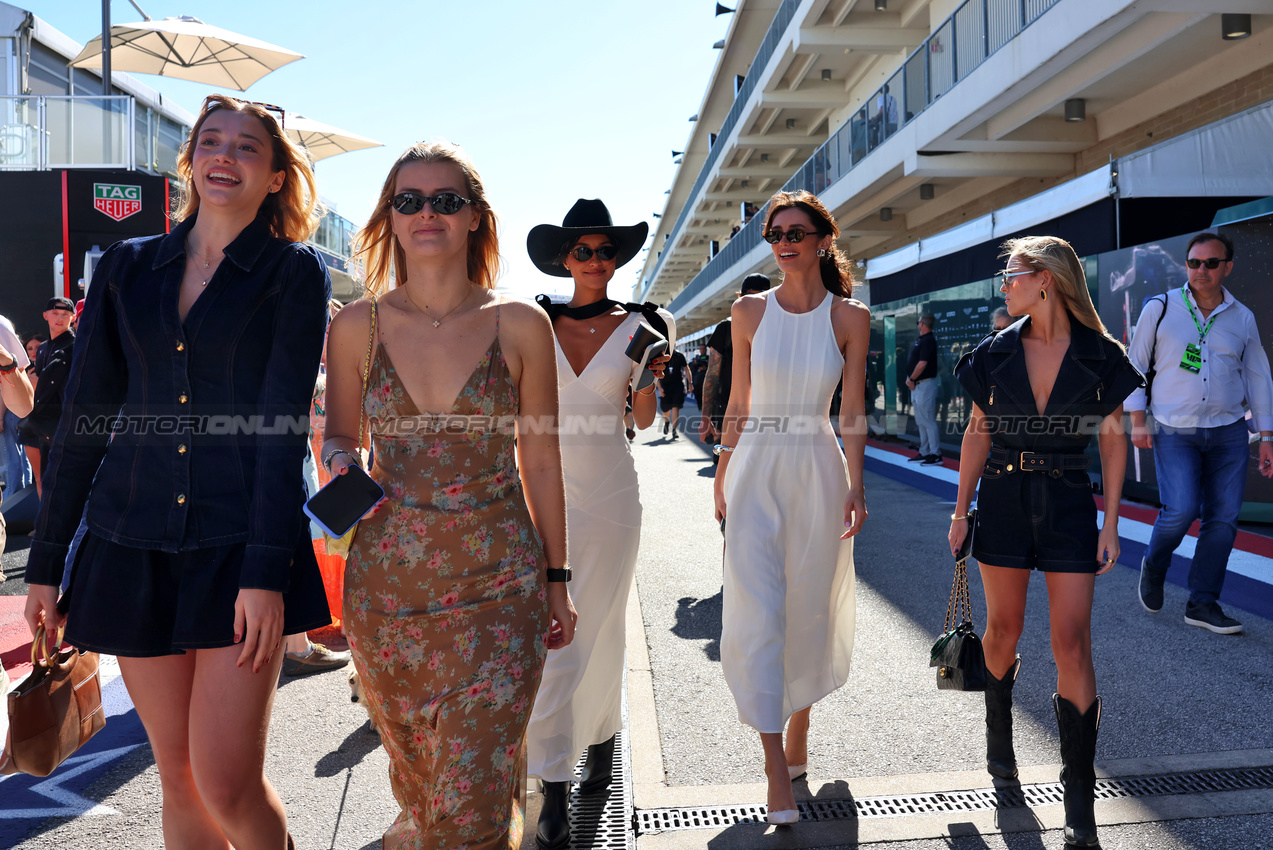 GP USA, (L to R): Isabella Bernardini (BRA); Alicia Torriani; Alexandra Saint Mleux (ITA); Rebecca Donaldson (GBR); e Hannah St. John (USA).
19.10.2025. Formula 1 World Championship, Rd 19, United States Grand Prix, Austin, Texas, USA, Gara Day.
- www.xpbimages.com, EMail: requests@xpbimages.com © Copyright: Rew / XPB Images