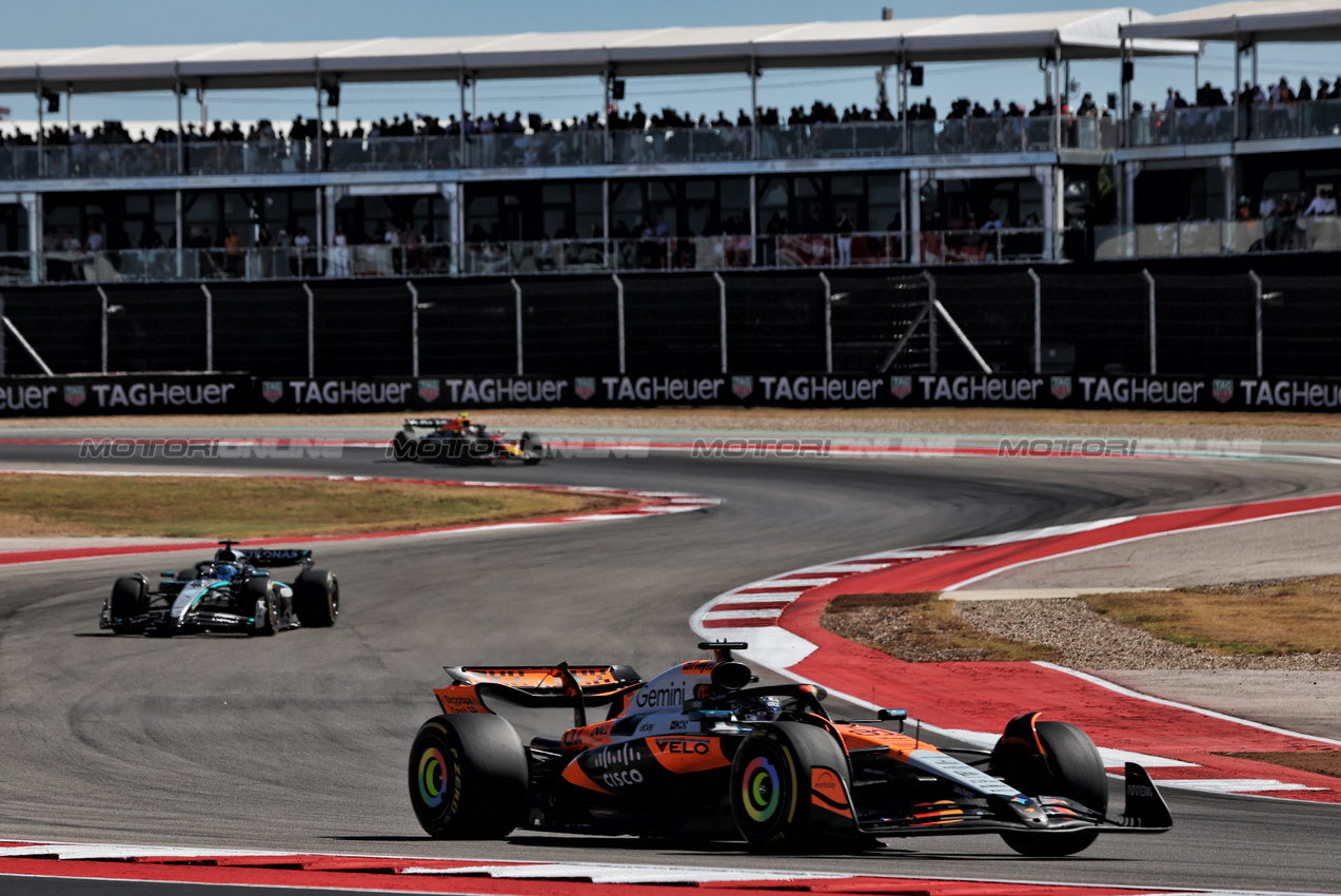 GP USA, Oscar Piastri (AUS) McLaren MCL39.
19.10.2025. Formula 1 World Championship, Rd 19, United States Grand Prix, Austin, Texas, USA, Gara Day.
- www.xpbimages.com, EMail: requests@xpbimages.com © Copyright: Rew / XPB Images