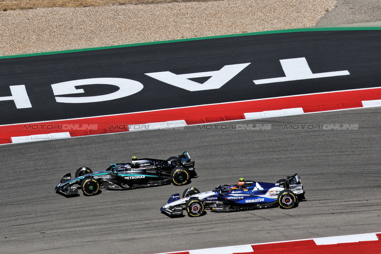 GP USA, Carlos Sainz (ESP) Atlassian Williams Racing FW47 e Andrea Kimi Antonelli (ITA) Mercedes AMG F1 W16 collide.

19.10.2025. Formula 1 World Championship, Rd 19, United States Grand Prix, Austin, Texas, USA, Gara Day.

- www.xpbimages.com, EMail: requests@xpbimages.com © Copyright: Batchelor / XPB Images
