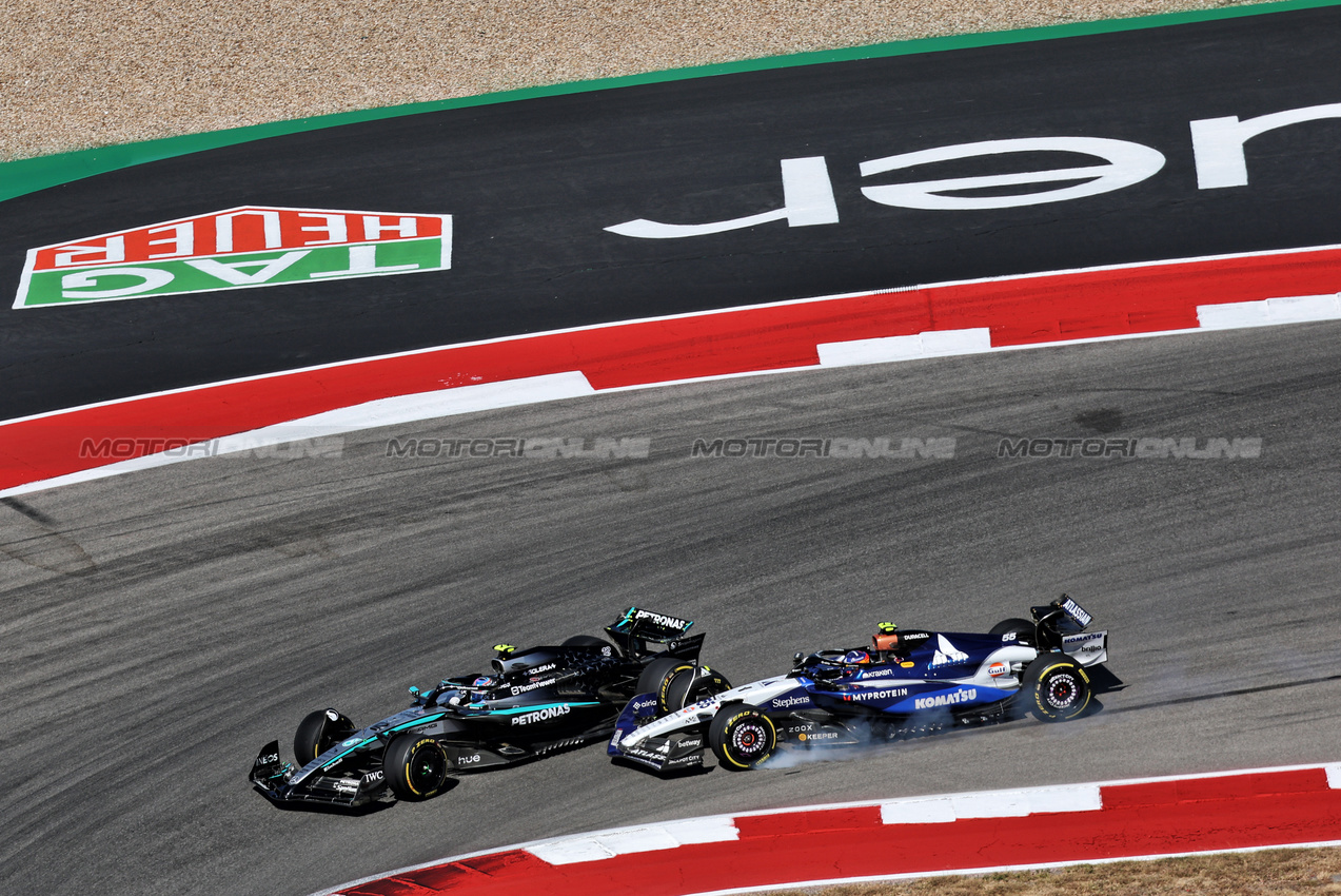 GP USA, Carlos Sainz (ESP) Atlassian Williams Racing FW47 e Andrea Kimi Antonelli (ITA) Mercedes AMG F1 W16 collide.

19.10.2025. Formula 1 World Championship, Rd 19, United States Grand Prix, Austin, Texas, USA, Gara Day.

- www.xpbimages.com, EMail: requests@xpbimages.com © Copyright: Batchelor / XPB Images