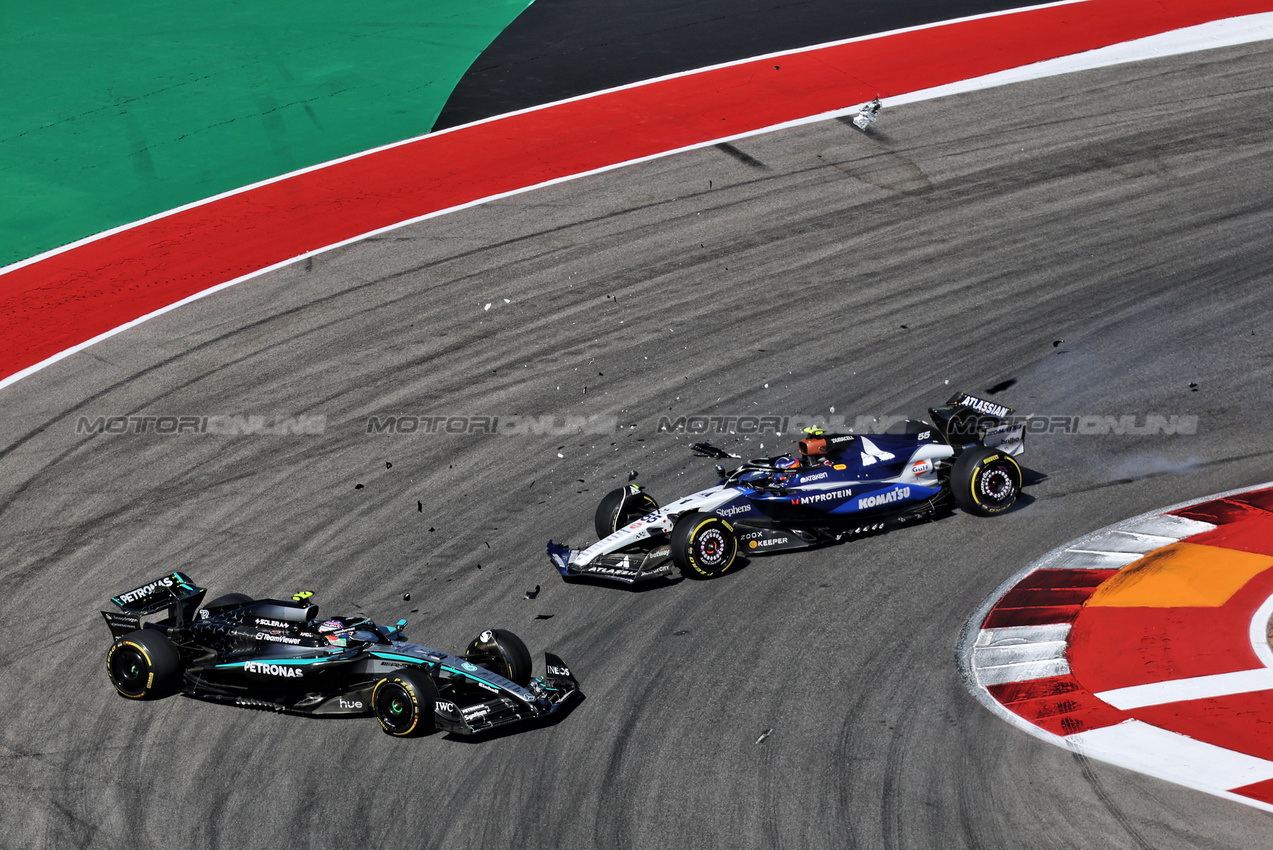 GP USA, Carlos Sainz (ESP) Atlassian Williams Racing FW47 e Andrea Kimi Antonelli (ITA) Mercedes AMG F1 W16 collide.
19.10.2025. Formula 1 World Championship, Rd 19, United States Grand Prix, Austin, Texas, USA, Gara Day.
- www.xpbimages.com, EMail: requests@xpbimages.com © Copyright: Batchelor / XPB Images