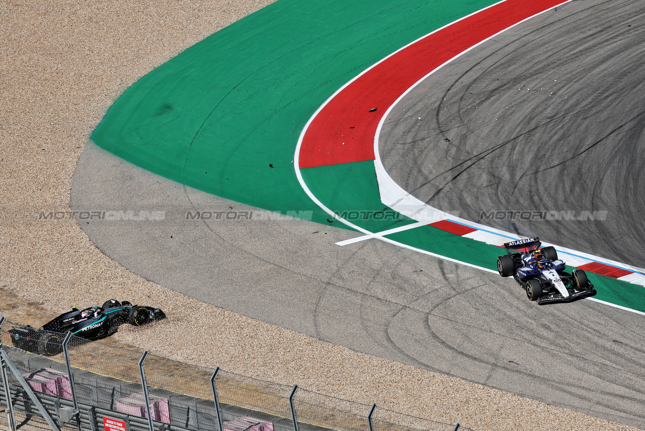 GP USA, Carlos Sainz (ESP) Atlassian Williams Racing FW47 e Andrea Kimi Antonelli (ITA) Mercedes AMG F1 W16 collide.
19.10.2025. Formula 1 World Championship, Rd 19, United States Grand Prix, Austin, Texas, USA, Gara Day.
- www.xpbimages.com, EMail: requests@xpbimages.com © Copyright: Batchelor / XPB Images