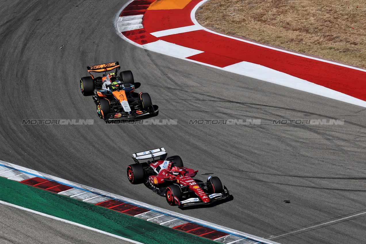GP USA, Charles Leclerc (MON) Ferrari SF-25 e Lando Norris (GBR) McLaren MCL39 battle for position.
19.10.2025. Formula 1 World Championship, Rd 19, United States Grand Prix, Austin, Texas, USA, Gara Day.
- www.xpbimages.com, EMail: requests@xpbimages.com © Copyright: Batchelor / XPB Images
