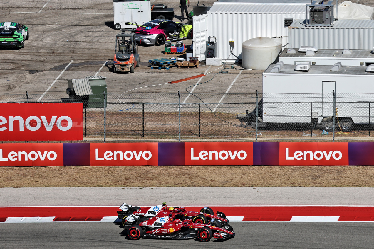 GP USA, Charles Leclerc (MON) Ferrari SF-25 e Lewis Hamilton (GBR) Ferrari SF-25 battle for position.

19.10.2025. Formula 1 World Championship, Rd 19, United States Grand Prix, Austin, Texas, USA, Gara Day.

- www.xpbimages.com, EMail: requests@xpbimages.com © Copyright: Batchelor / XPB Images