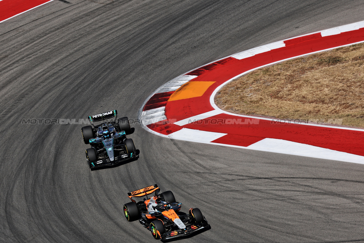 GP USA, Oscar Piastri (AUS) McLaren MCL39.
19.10.2025. Formula 1 World Championship, Rd 19, United States Grand Prix, Austin, Texas, USA, Gara Day.
- www.xpbimages.com, EMail: requests@xpbimages.com © Copyright: Batchelor / XPB Images