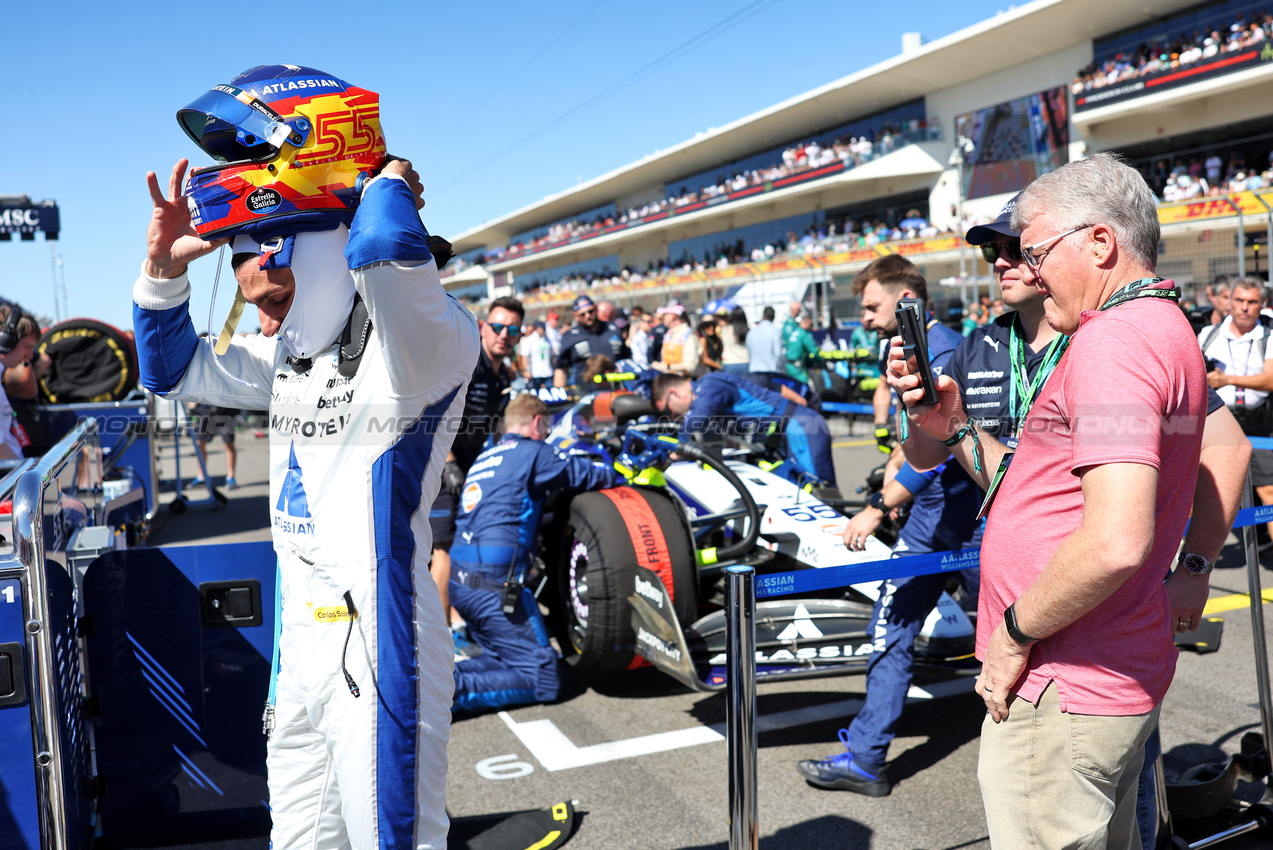 GP USA, Carlos Sainz (ESP) Atlassian Williams Racing FW47 on the grid.
19.10.2025. Formula 1 World Championship, Rd 19, United States Grand Prix, Austin, Texas, USA, Gara Day.
- www.xpbimages.com, EMail: requests@xpbimages.com © Copyright: Bearne / XPB Images