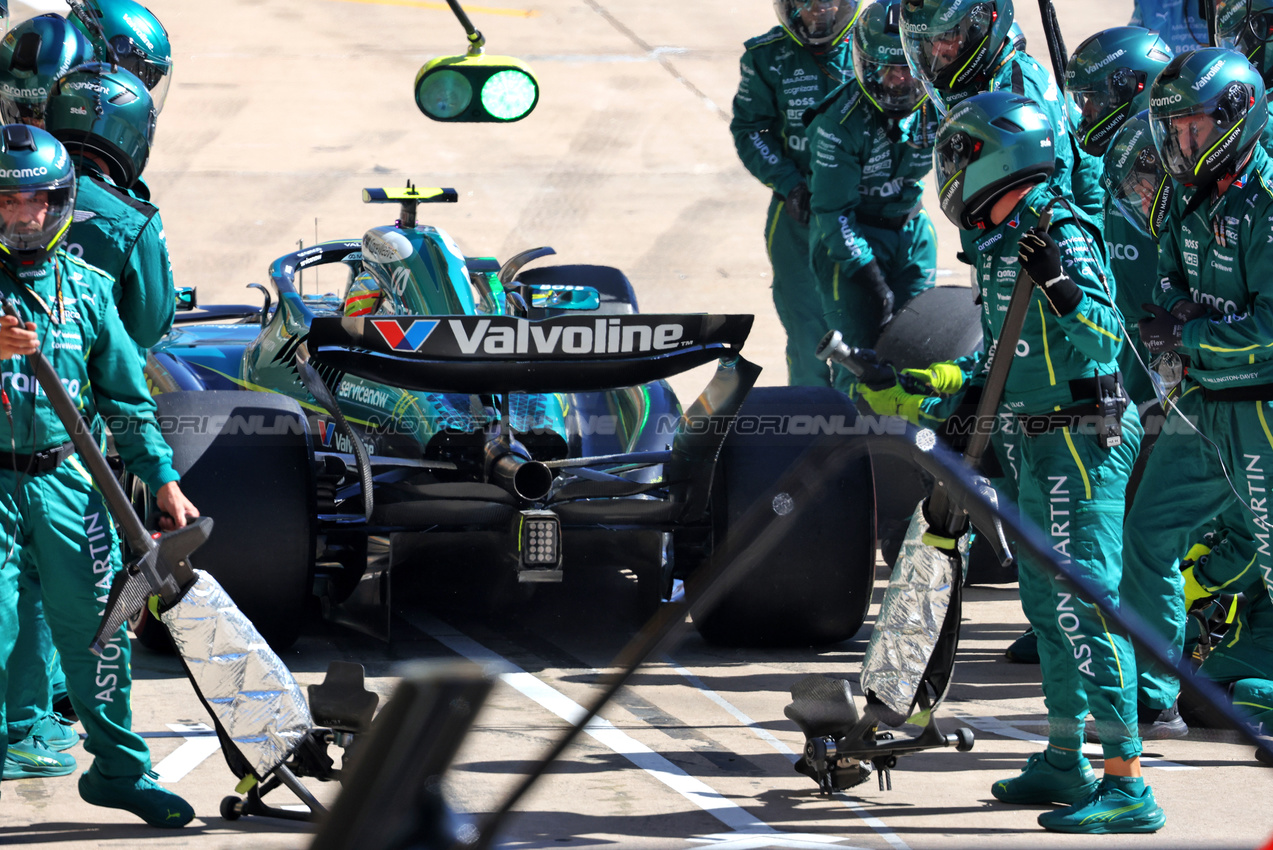 GP USA, Fernando Alonso (ESP) Aston Martin F1 Team AMR25 makes a pit stop.
19.10.2025. Formula 1 World Championship, Rd 19, United States Grand Prix, Austin, Texas, USA, Gara Day.
- www.xpbimages.com, EMail: requests@xpbimages.com © Copyright: Bearne / XPB Images