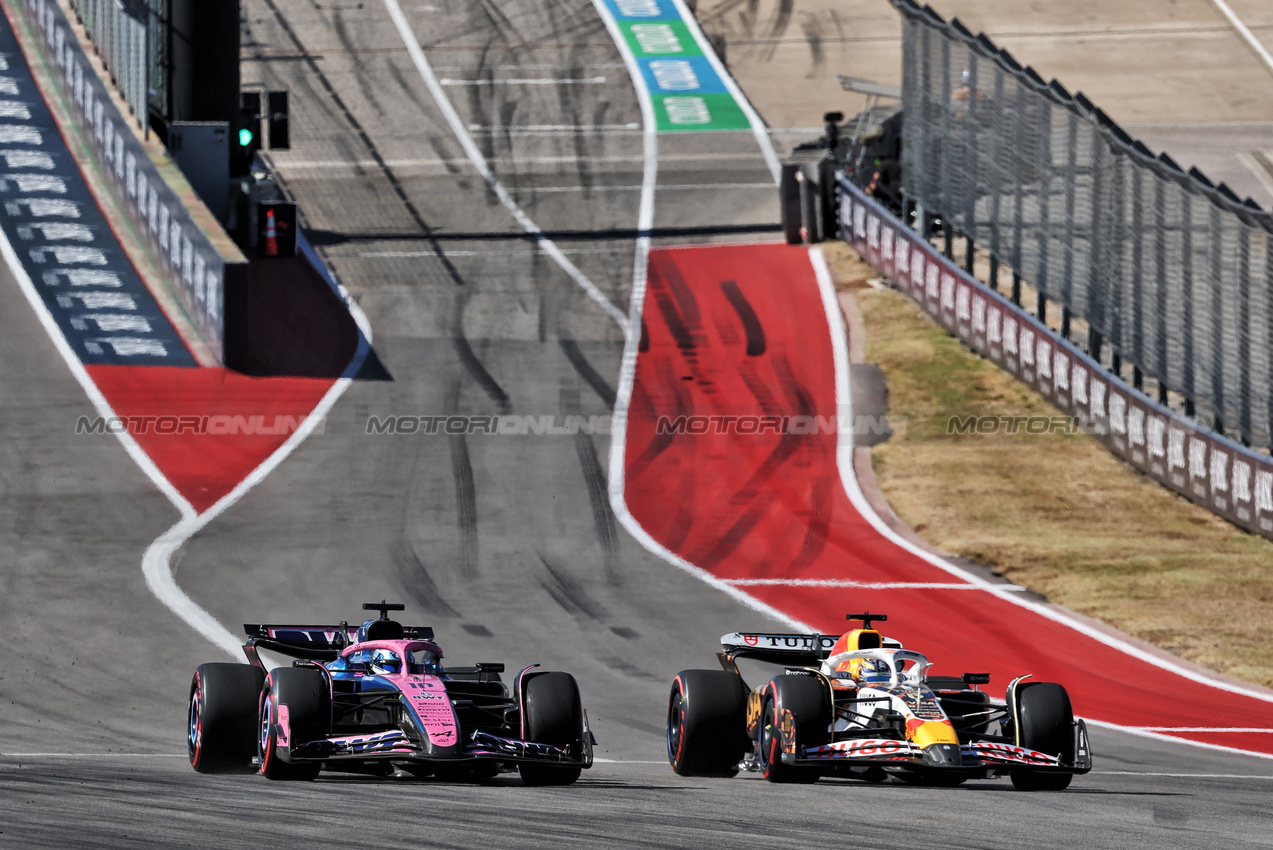 GP USA, Pierre Gasly (FRA) Alpine F1 Team A525 e Isack Hadjar (FRA) Racing Bulls VCARB 02 battle for position.

19.10.2025. Formula 1 World Championship, Rd 19, United States Grand Prix, Austin, Texas, USA, Gara Day.

- www.xpbimages.com, EMail: requests@xpbimages.com © Copyright: Moy / XPB Images
