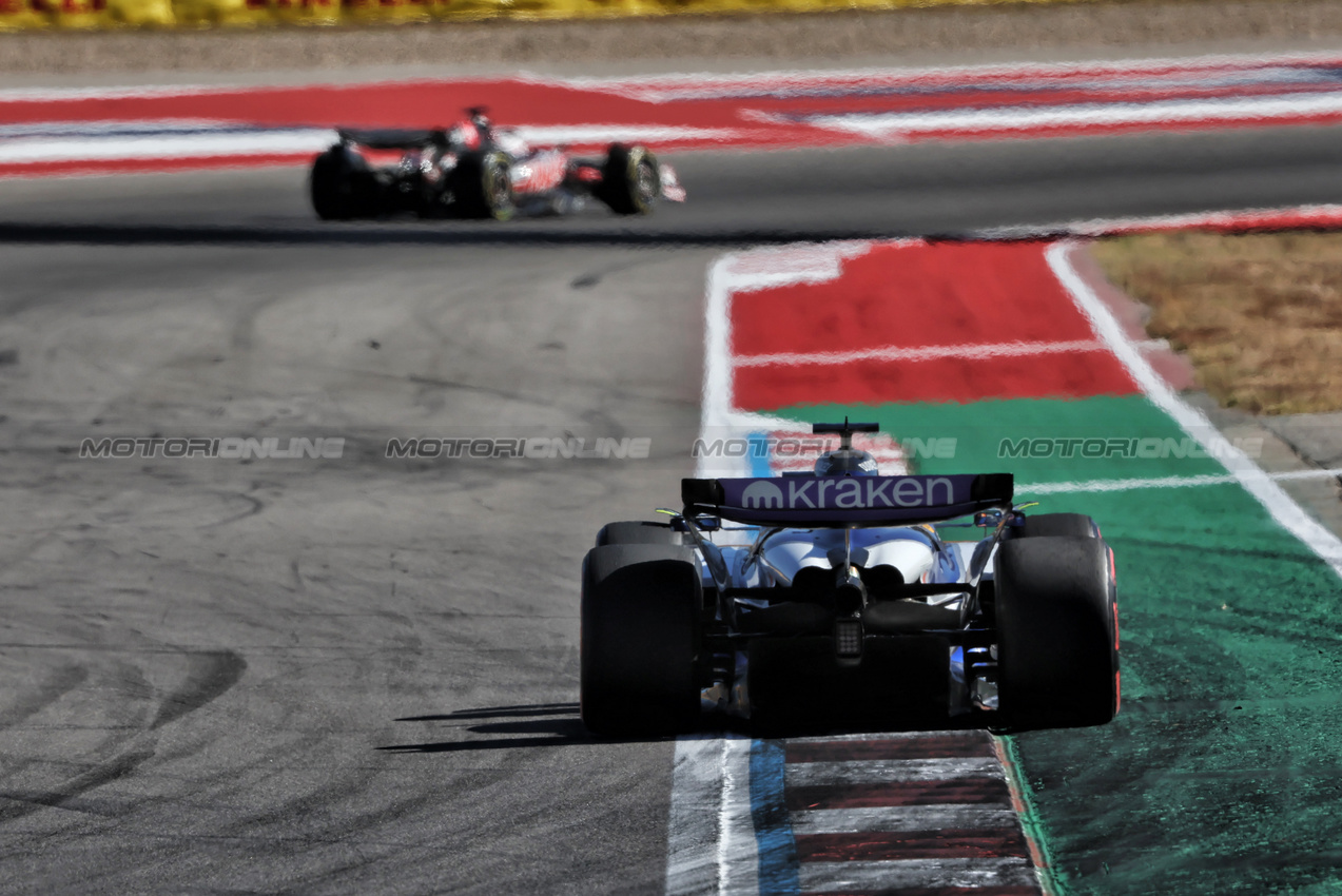 GP USA, Alexander Albon (THA) Atlassian Williams Racing FW47.
19.10.2025. Formula 1 World Championship, Rd 19, United States Grand Prix, Austin, Texas, USA, Gara Day.
- www.xpbimages.com, EMail: requests@xpbimages.com © Copyright: Rew / XPB Images