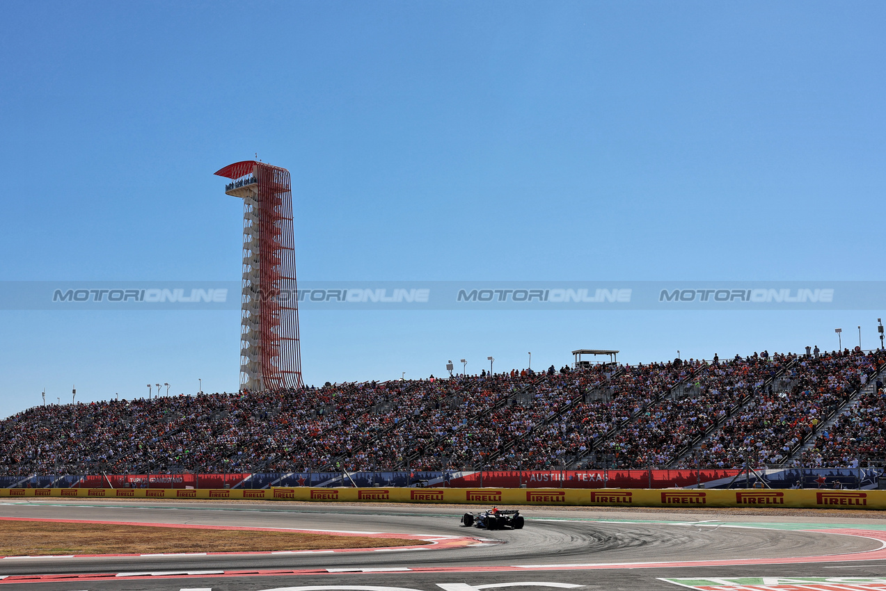 GP USA, Max Verstappen (NLD) Red Bull Racing RB21.

19.10.2025. Formula 1 World Championship, Rd 19, United States Grand Prix, Austin, Texas, USA, Gara Day.

 - www.xpbimages.com, EMail: requests@xpbimages.com © Copyright: Rew / XPB Images