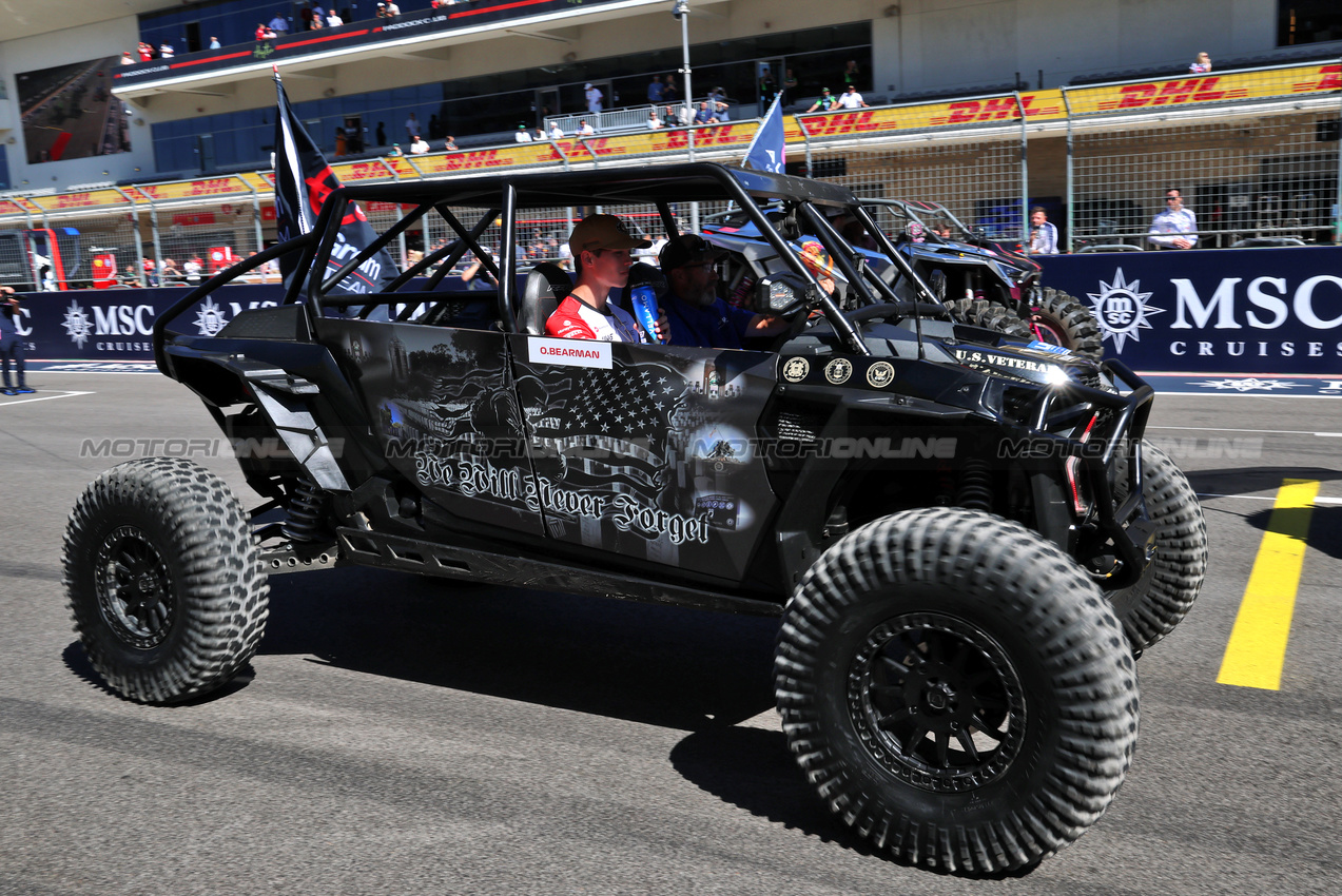 GP USA, Oliver Bearman (GBR) Haas F1 Team on the drivers' parade.
19.10.2025. Formula 1 World Championship, Rd 19, United States Grand Prix, Austin, Texas, USA, Gara Day.
- www.xpbimages.com, EMail: requests@xpbimages.com © Copyright: Batchelor / XPB Images
