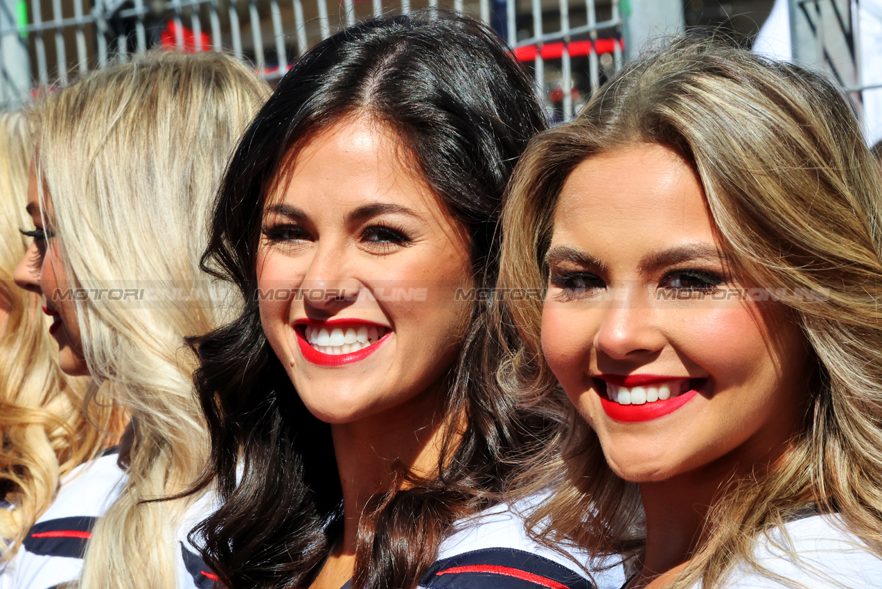 GP USA, Circuit Atmosfera - Houston Texans Cheerleaders at the drivers' parade.
19.10.2025. Formula 1 World Championship, Rd 19, United States Grand Prix, Austin, Texas, USA, Gara Day.
- www.xpbimages.com, EMail: requests@xpbimages.com © Copyright: Batchelor / XPB Images