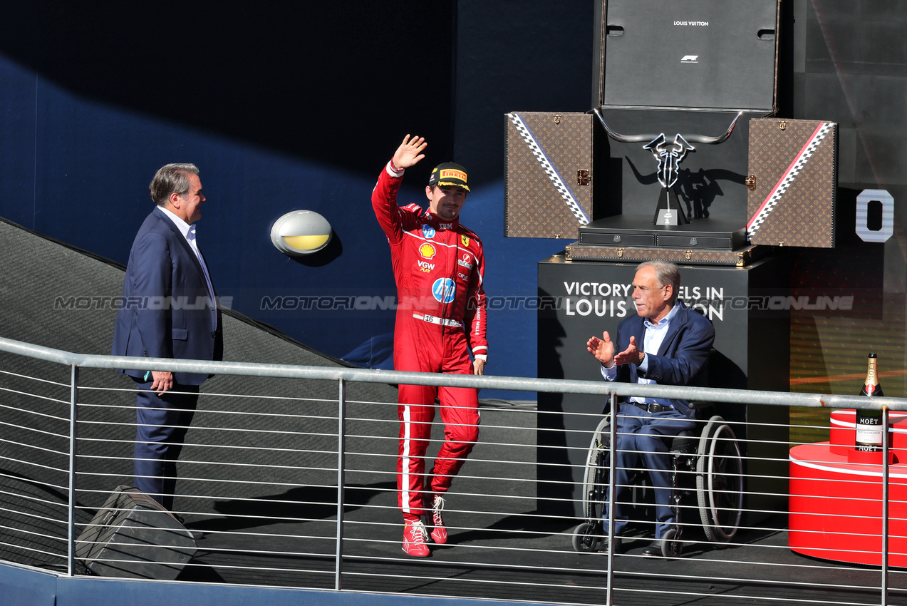 GP USA, Charles Leclerc (MON) Ferrari celebrates his third position on the podium.
19.10.2025. Formula 1 World Championship, Rd 19, United States Grand Prix, Austin, Texas, USA, Gara Day.
- www.xpbimages.com, EMail: requests@xpbimages.com © Copyright: Moy / XPB Images