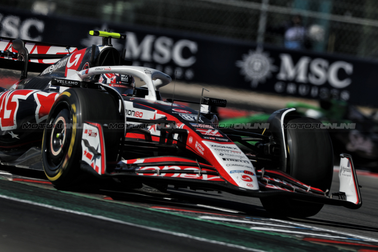 GP USA, Oliver Bearman (GBR) Haas VF-25.
19.10.2025. Formula 1 World Championship, Rd 19, United States Grand Prix, Austin, Texas, USA, Gara Day.
- www.xpbimages.com, EMail: requests@xpbimages.com © Copyright: Charniaux / XPB Images