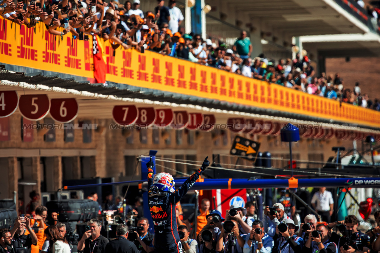 GP USA, Gara winner Max Verstappen (NLD) Red Bull Racing celebrates in parc ferme.
19.10.2025. Formula 1 World Championship, Rd 19, United States Grand Prix, Austin, Texas, USA, Gara Day.
- www.xpbimages.com, EMail: requests@xpbimages.com © Copyright: Bearne / XPB Images